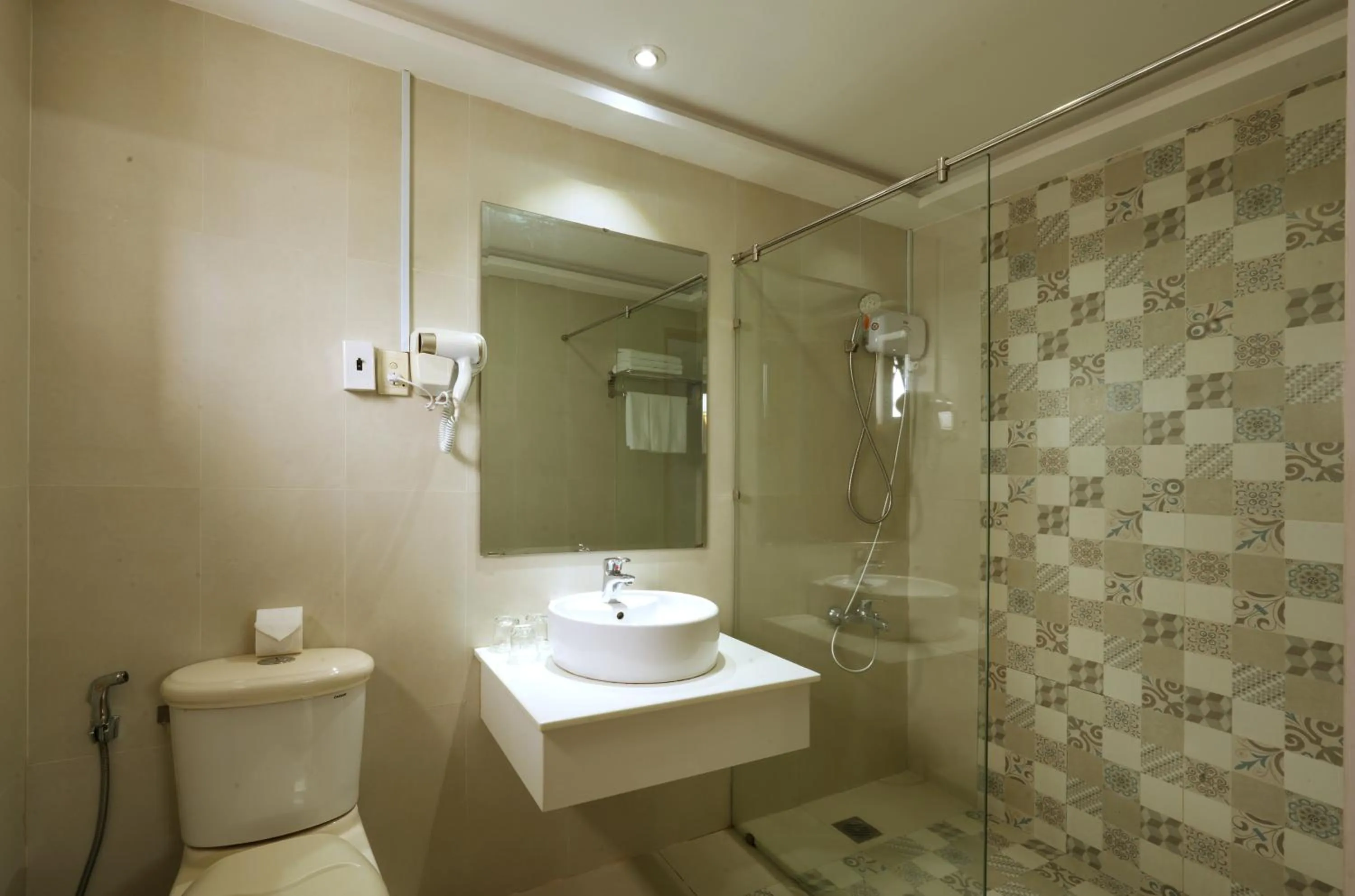 Toilet in Happy Life Green Hotel