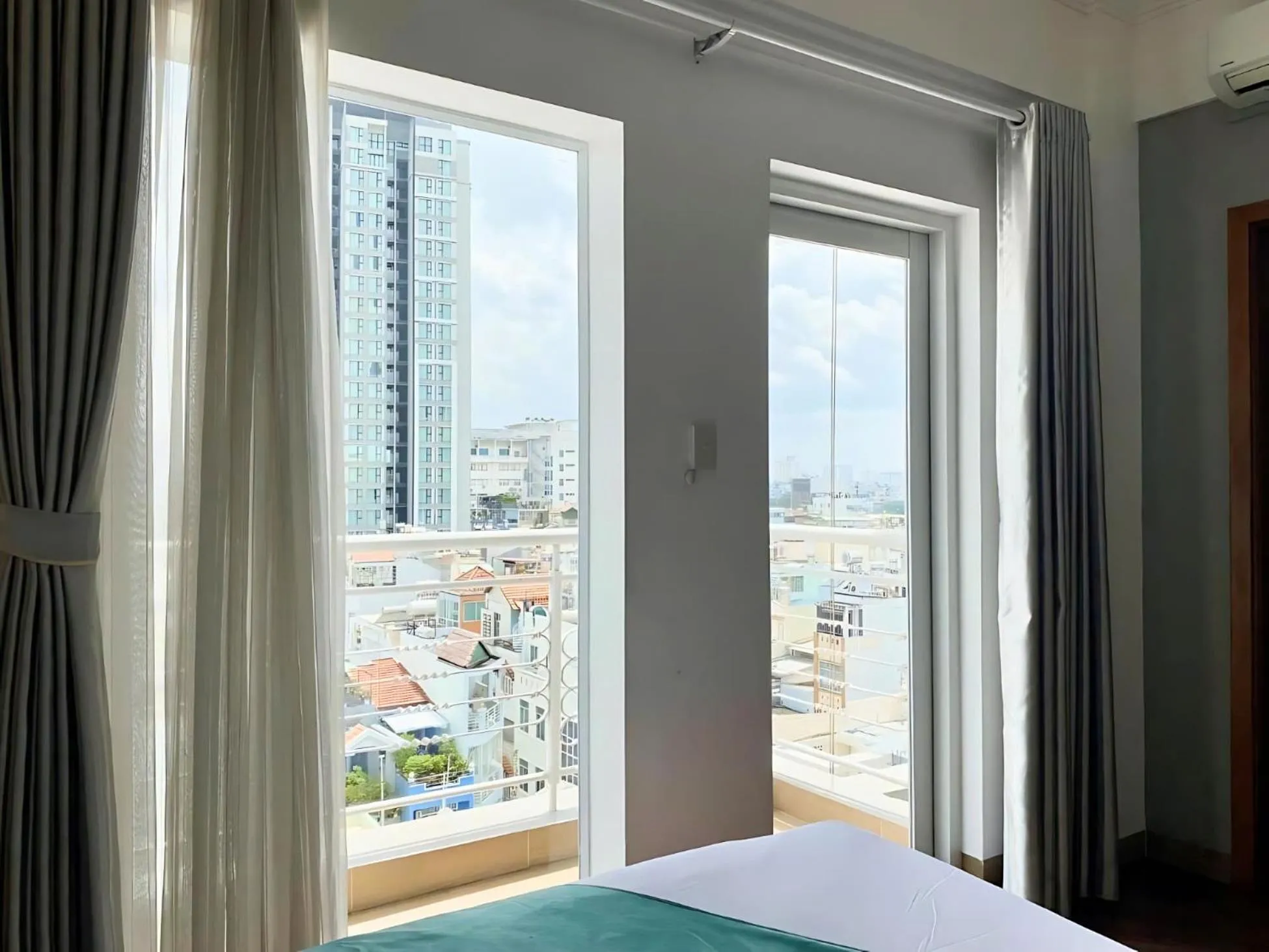 Balcony/Terrace, Bed in Happy Life Green Hotel