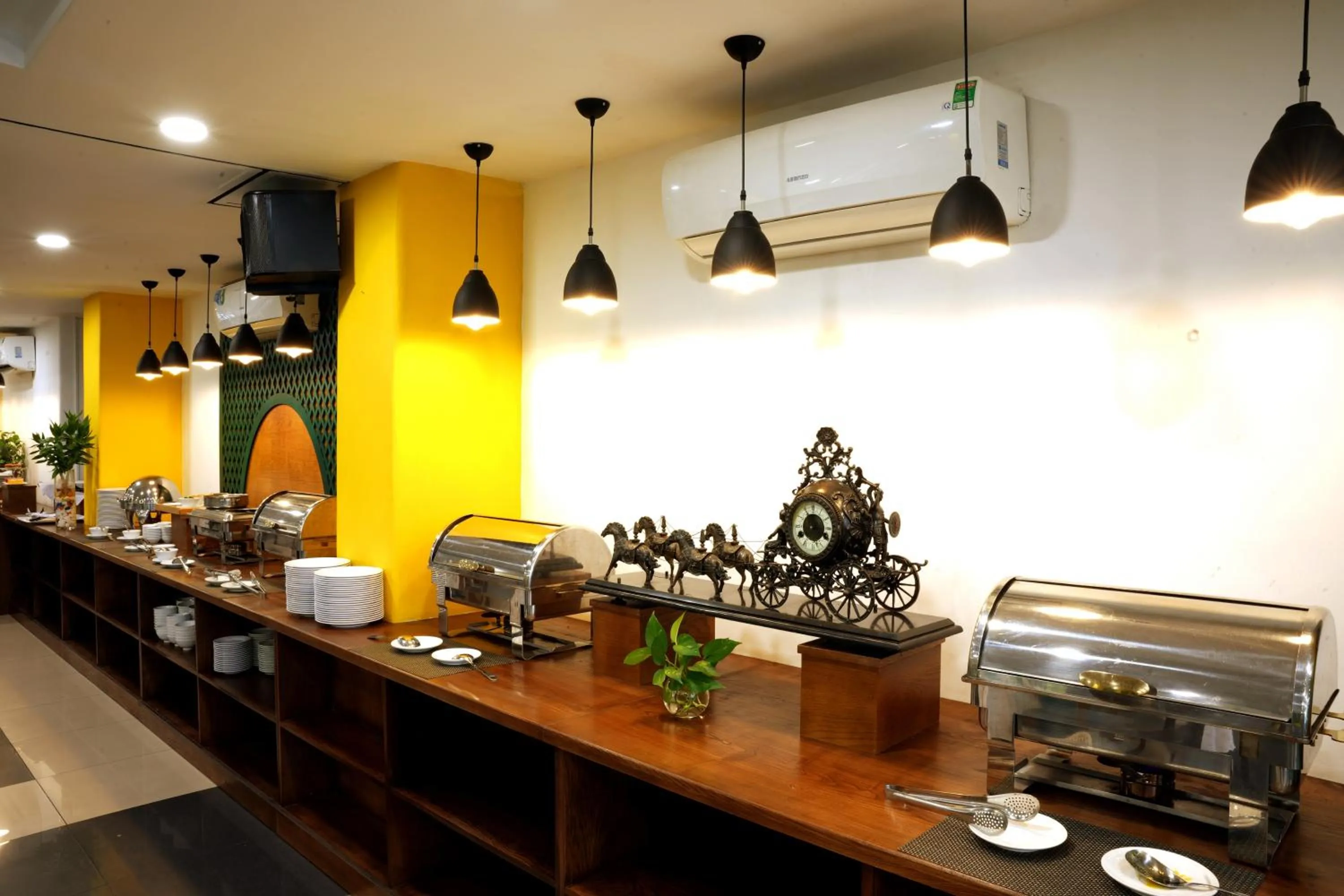 Breakfast in Happy Life Green Hotel