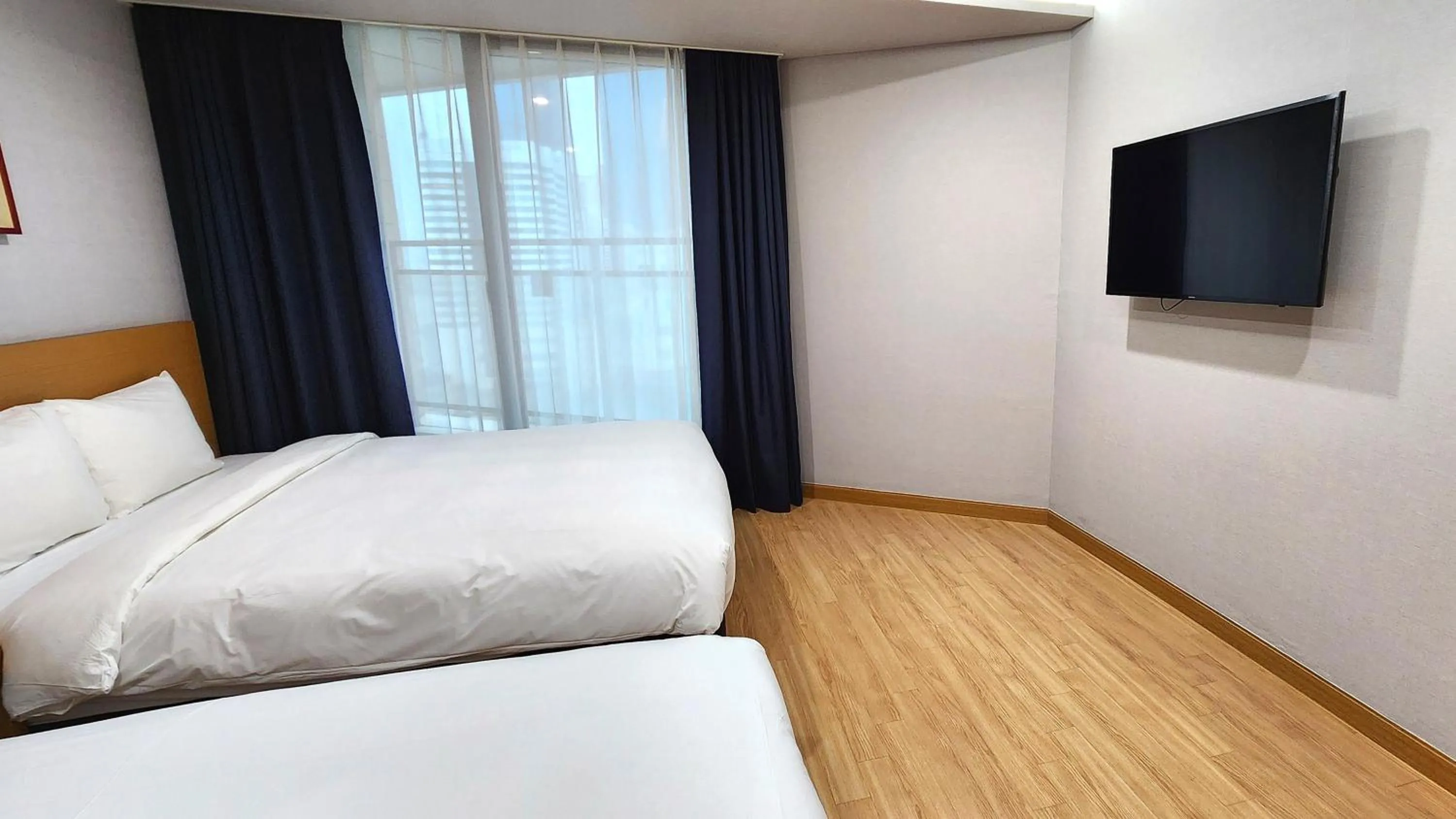 Photo of the whole room, Bed in Kwangsu Hotel Haeundae