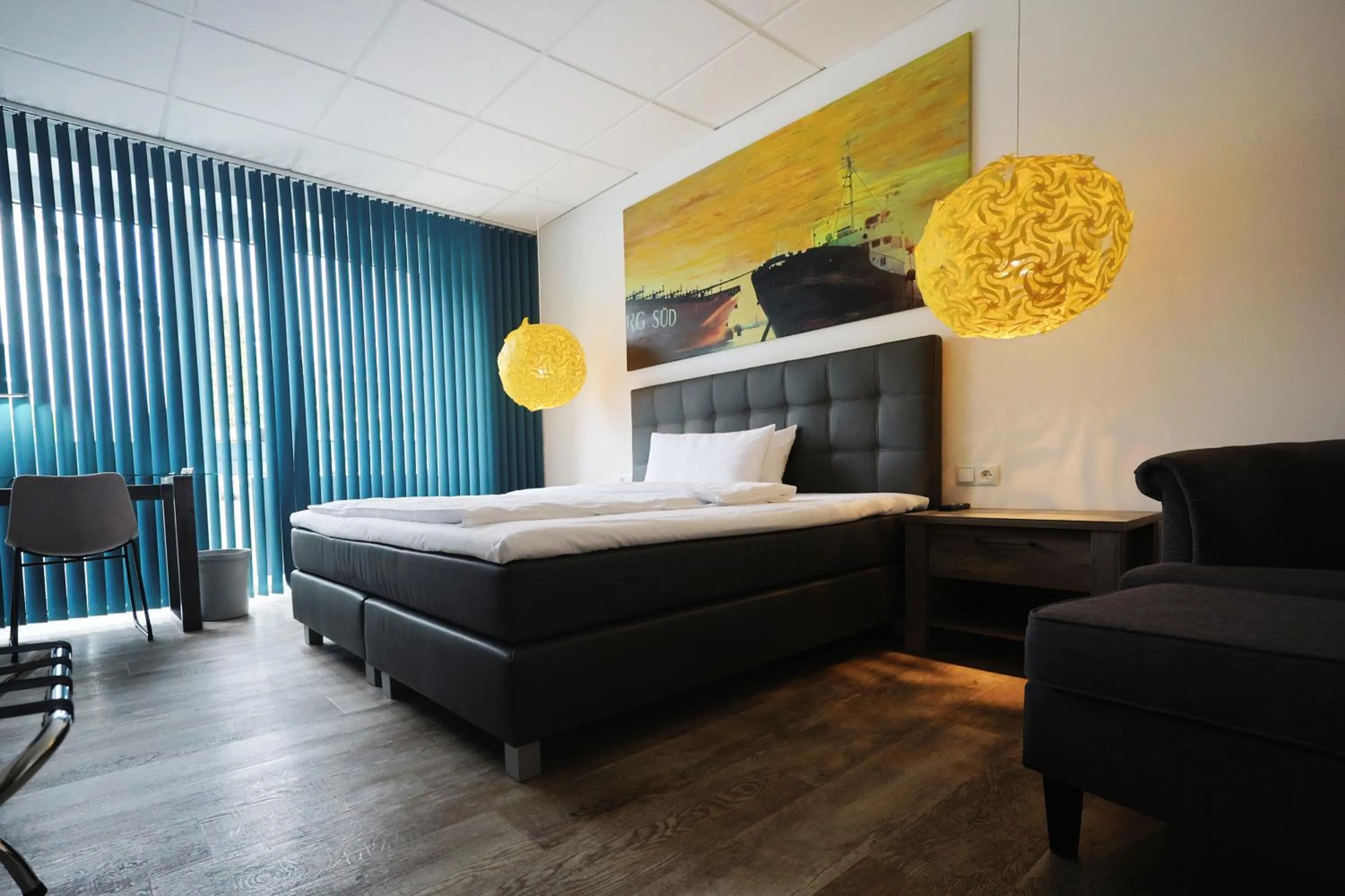 Photo of the whole room, Bed in Hotel52 Bergheim