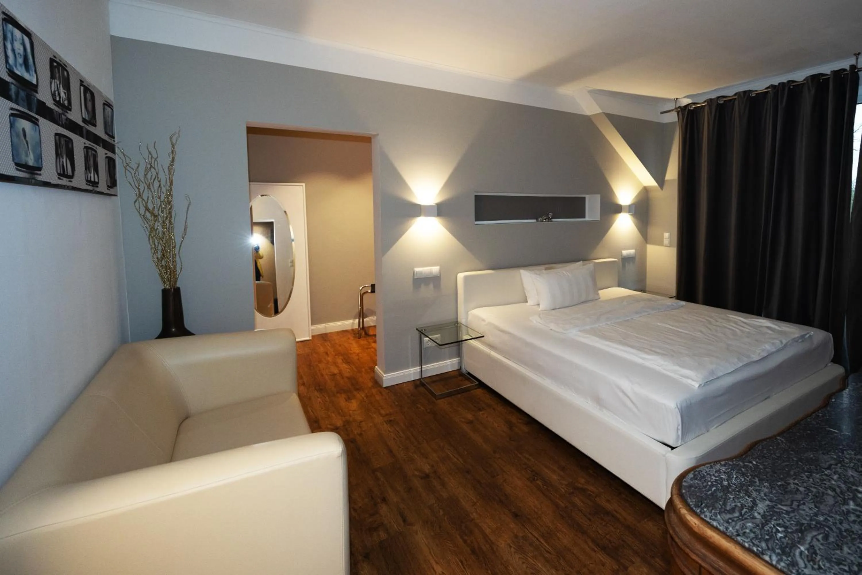 Photo of the whole room, Bed in Hotel52 Bergheim