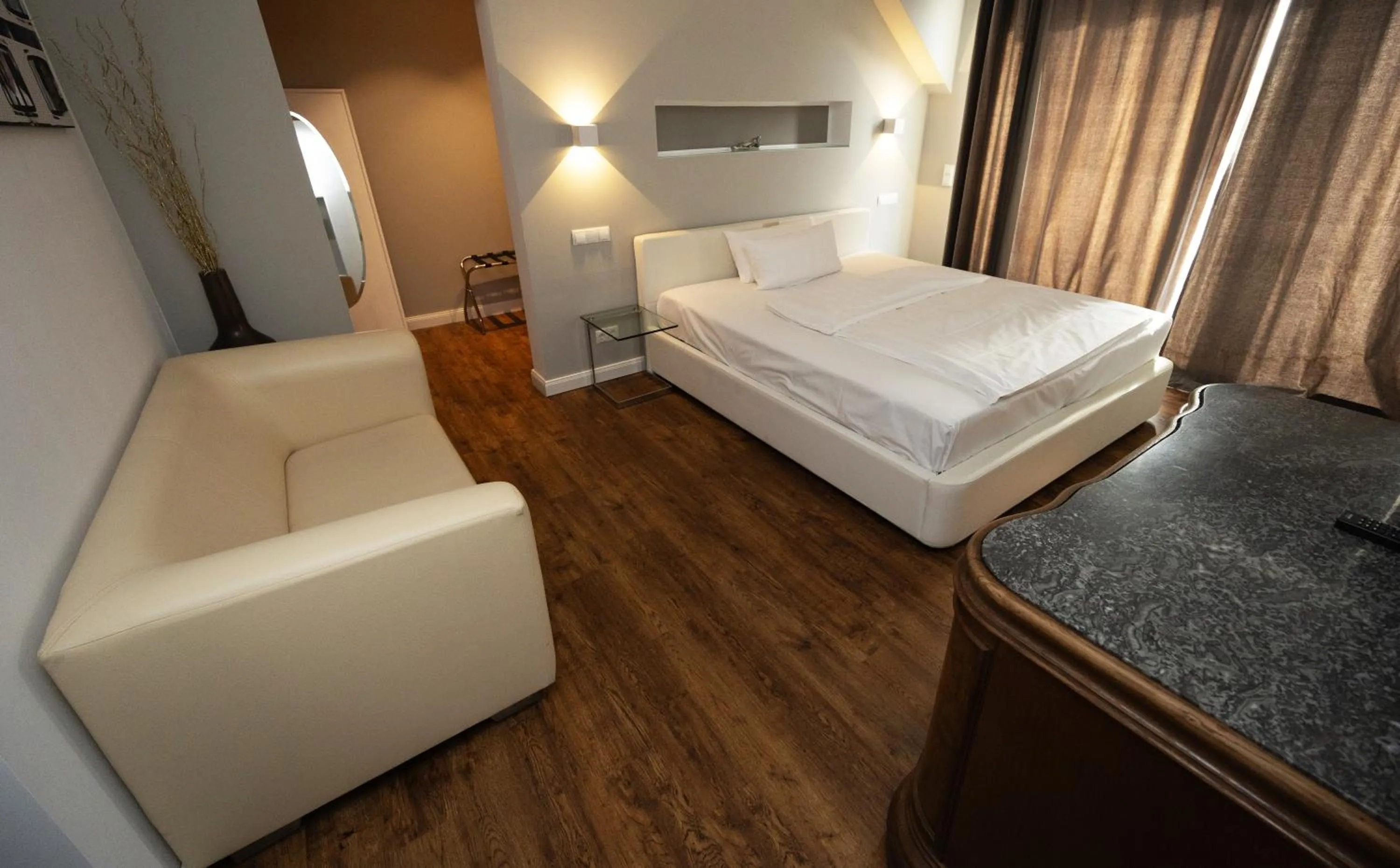 Photo of the whole room, Bed in Hotel52 Bergheim