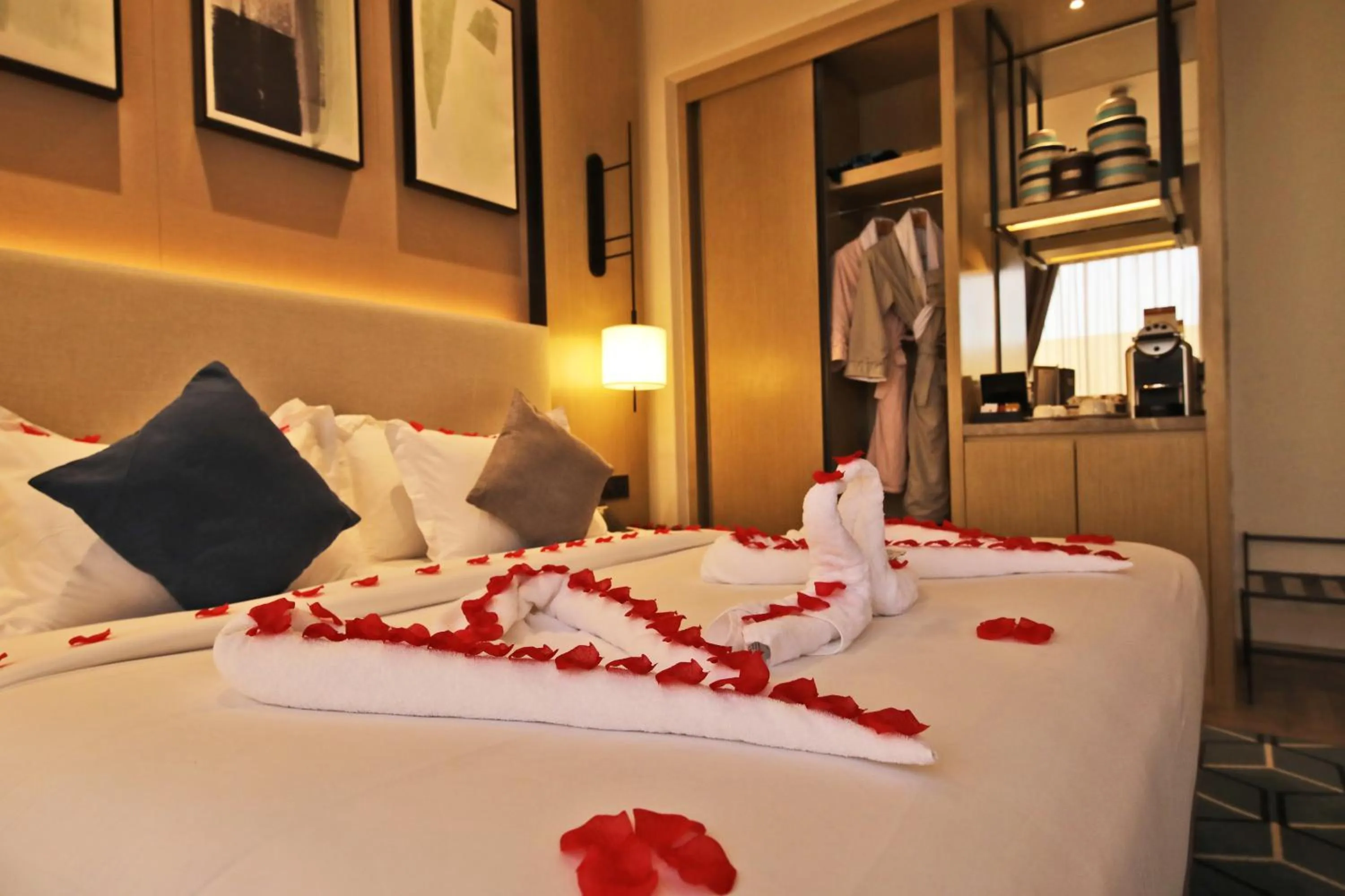 Photo of the whole room, Bed in Braira Al Yarmouk