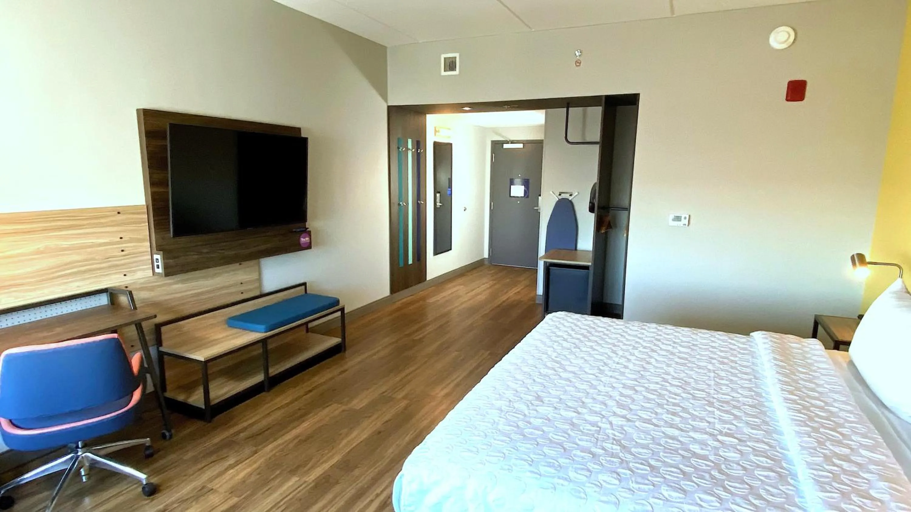 Bed in Tru By Hilton Baltimore Harbor East