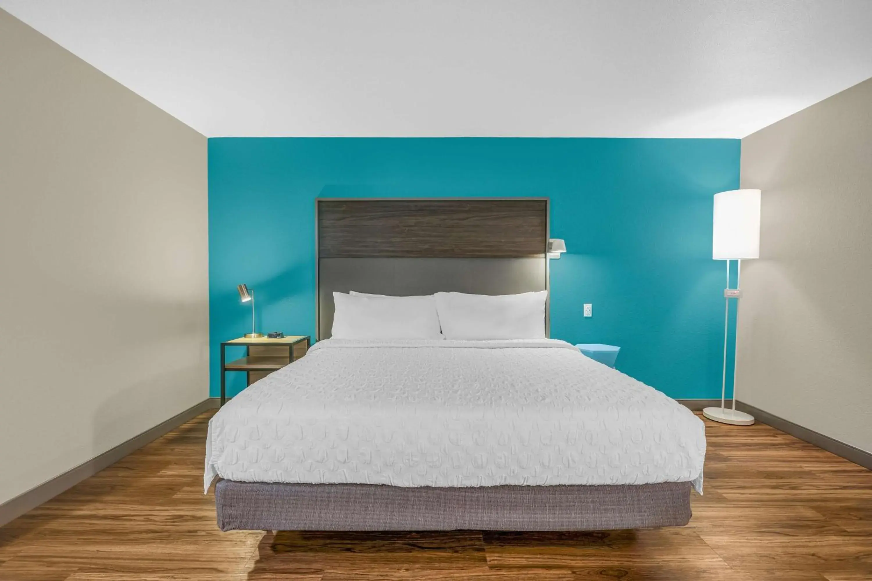 Bed in Tru By Hilton Lathrop Bed in Tru By Hilton Lathrop