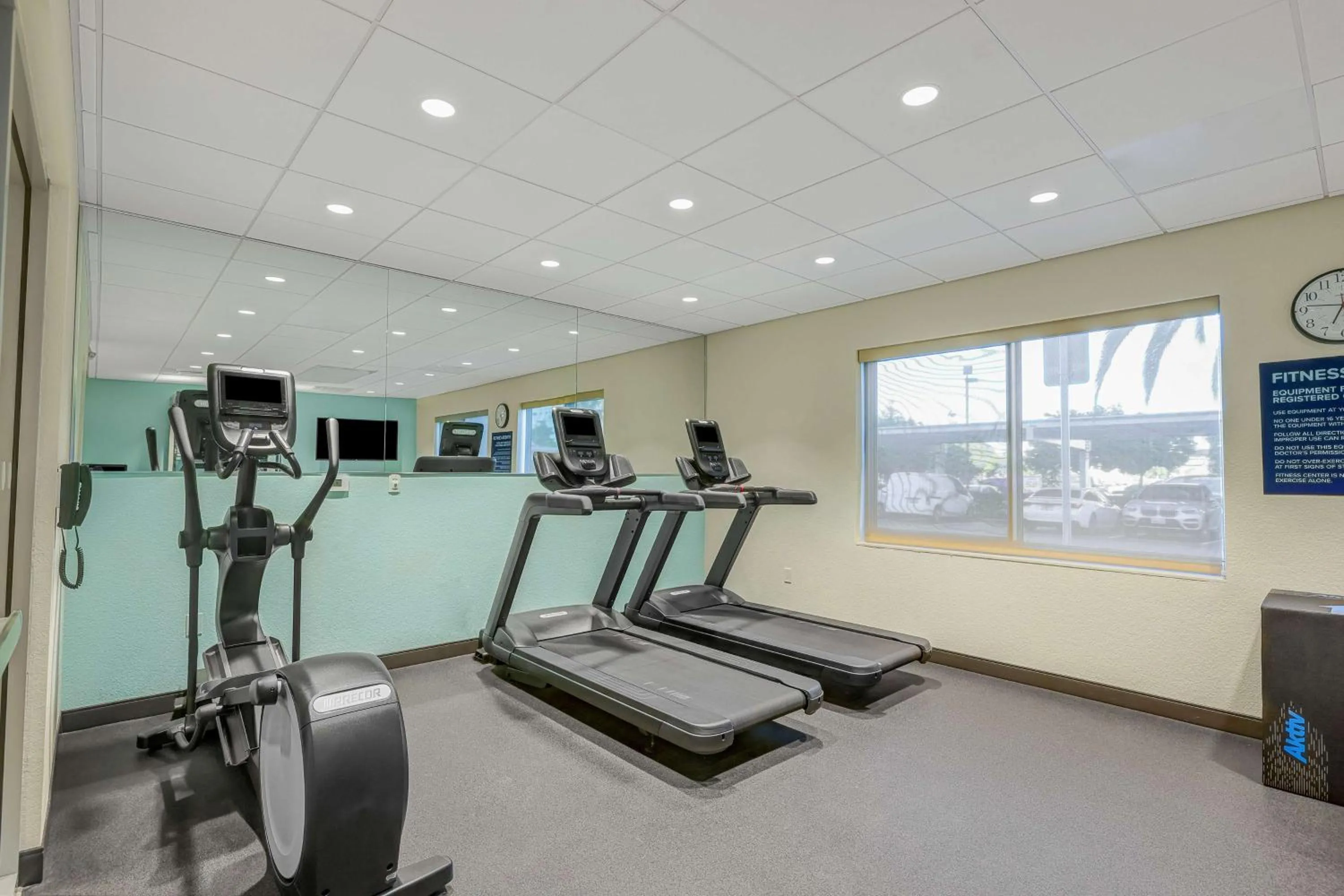Fitness centre/facilities in Tru By Hilton Lathrop
