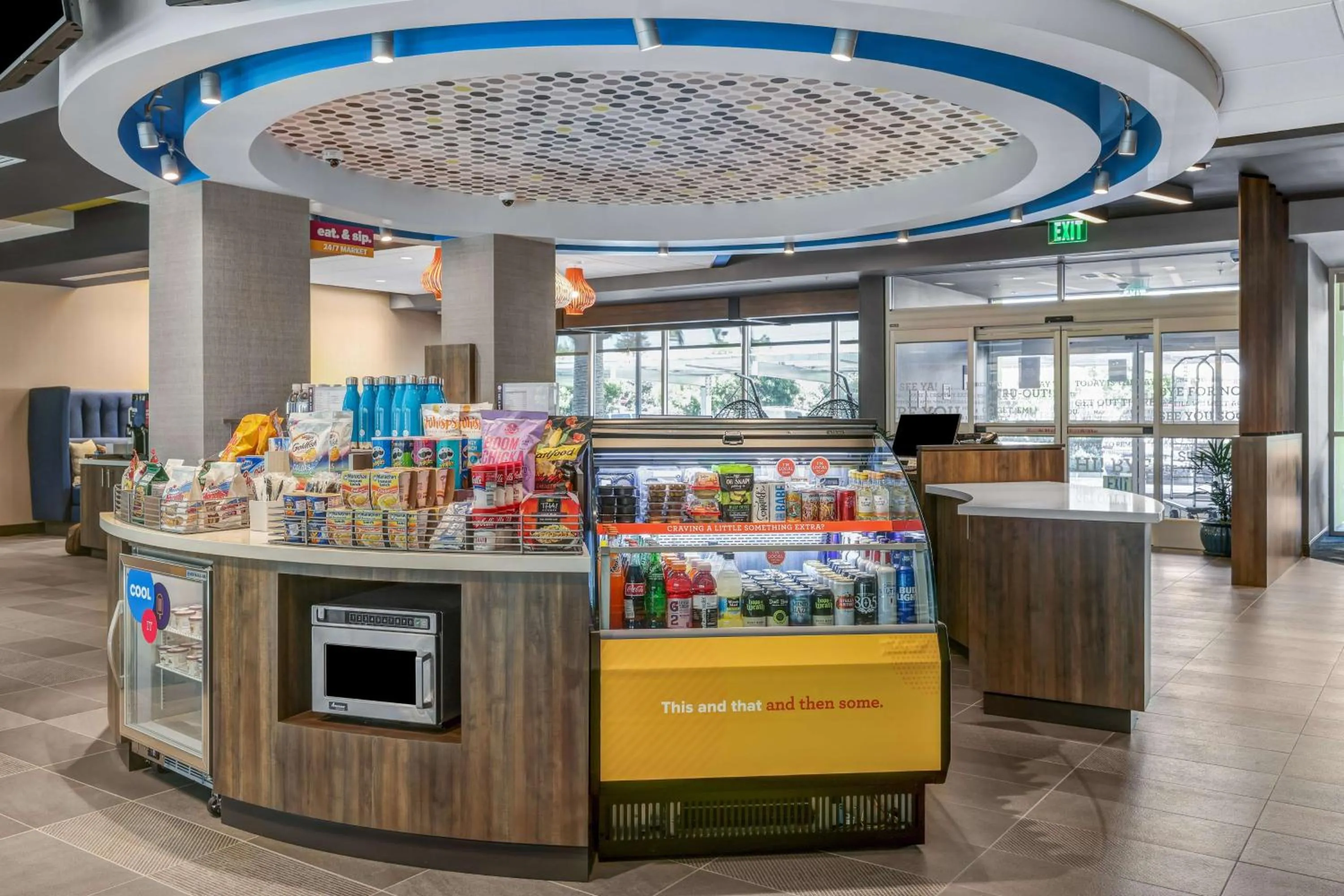 Lobby or reception in Tru By Hilton Lathrop