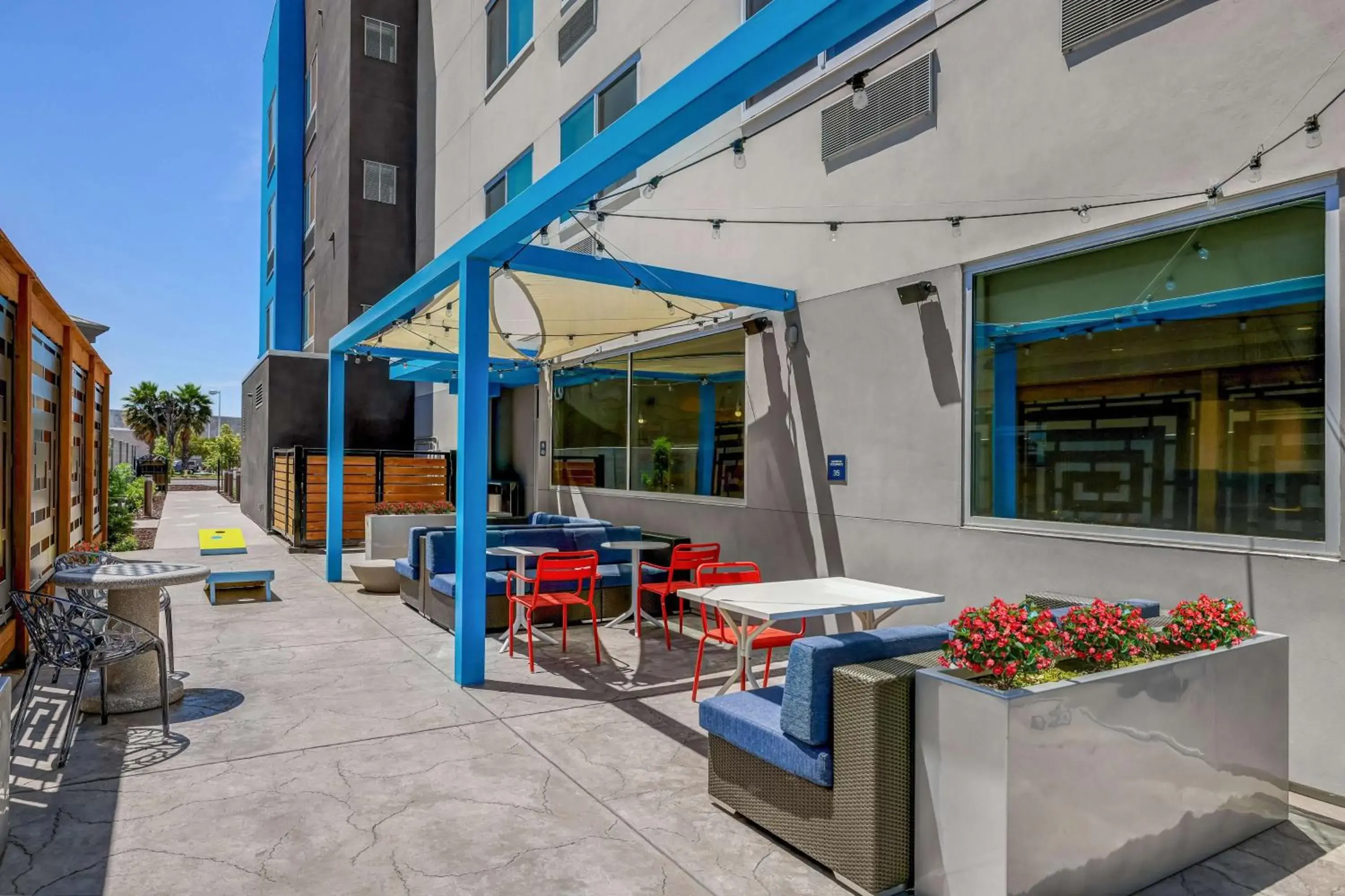 Property building in Tru By Hilton Lathrop Property building in Tru By Hilton Lathrop