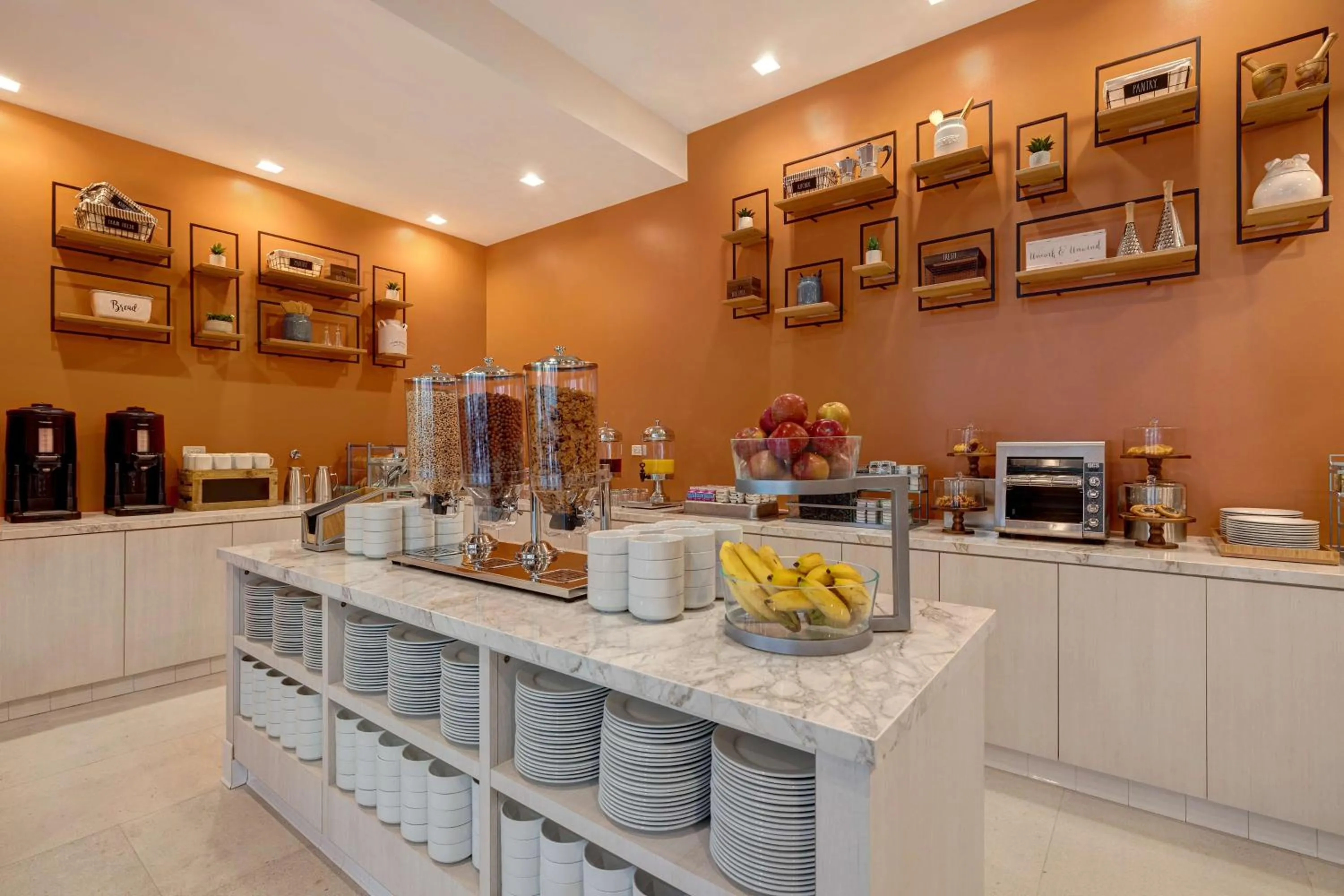 Restaurant/places to eat in Hilton Garden Inn Anaheim Resort