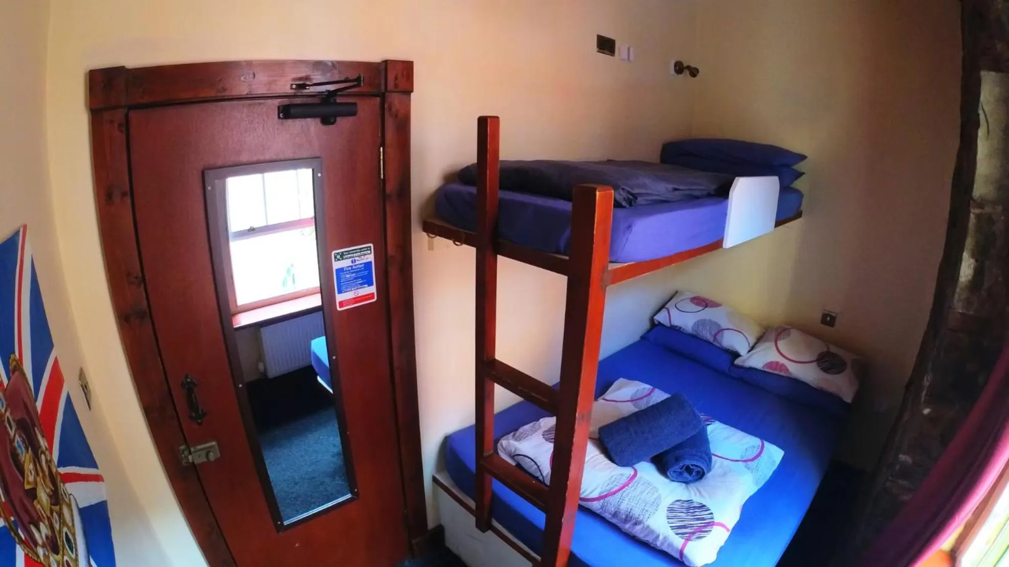 Bed in High Street Hostel - Over 18s Only, Backpackers Atmosphere