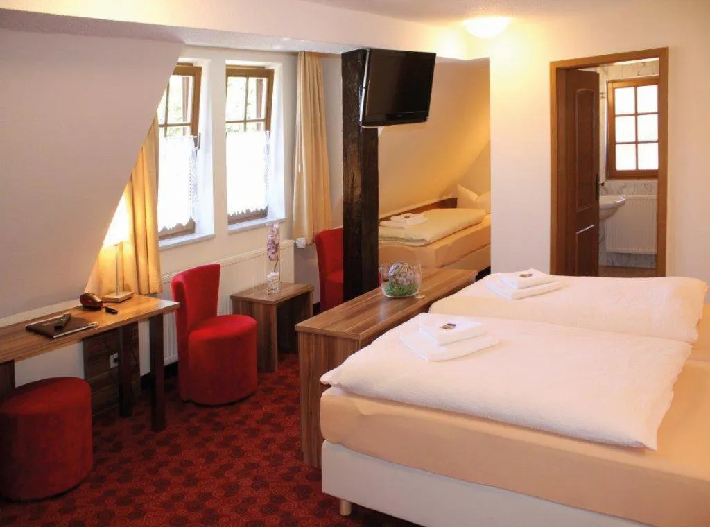 Bedroom, Bed in Hotel Goldener Hirsch