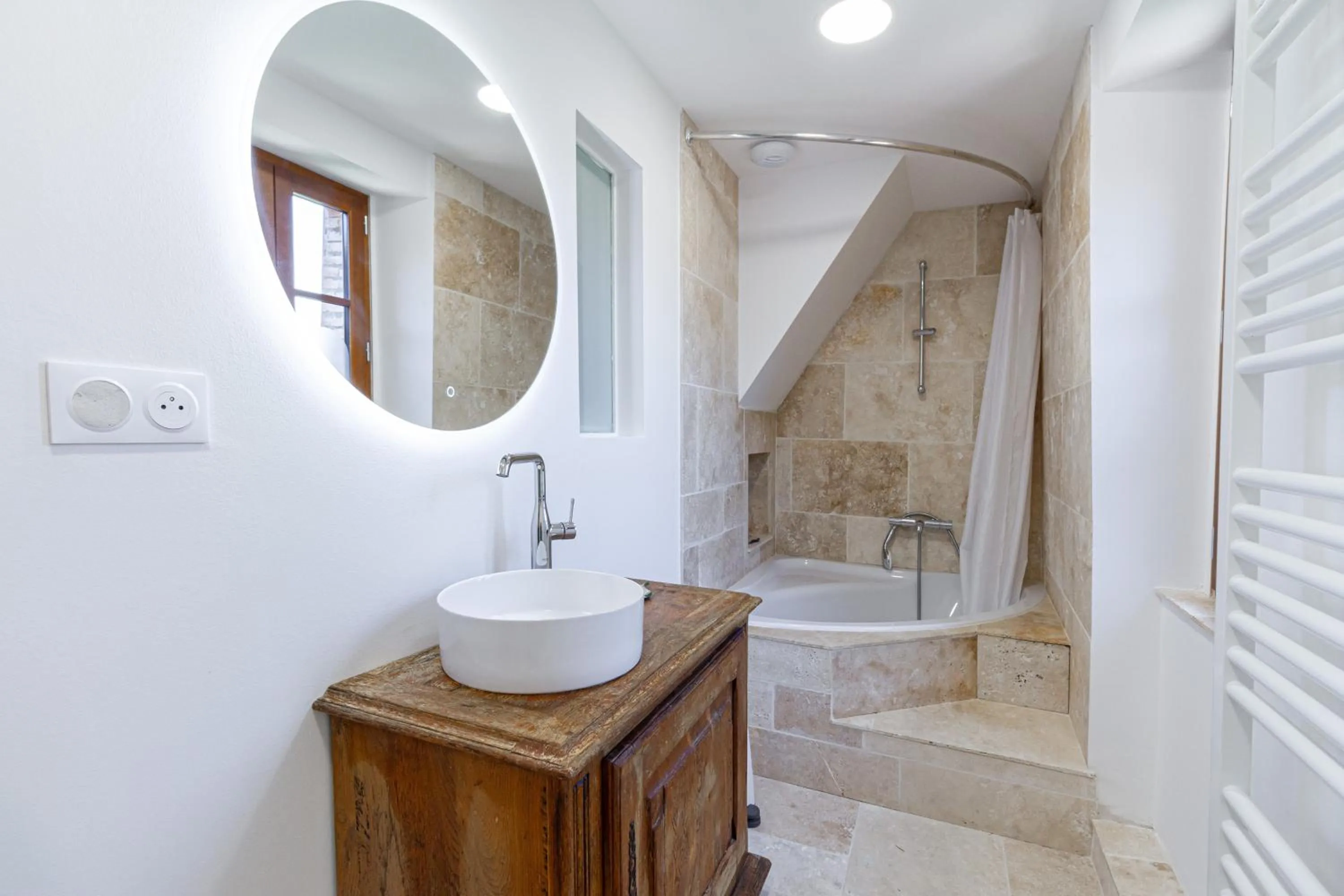Bathroom in B&B du Couvent, chambre aux paons