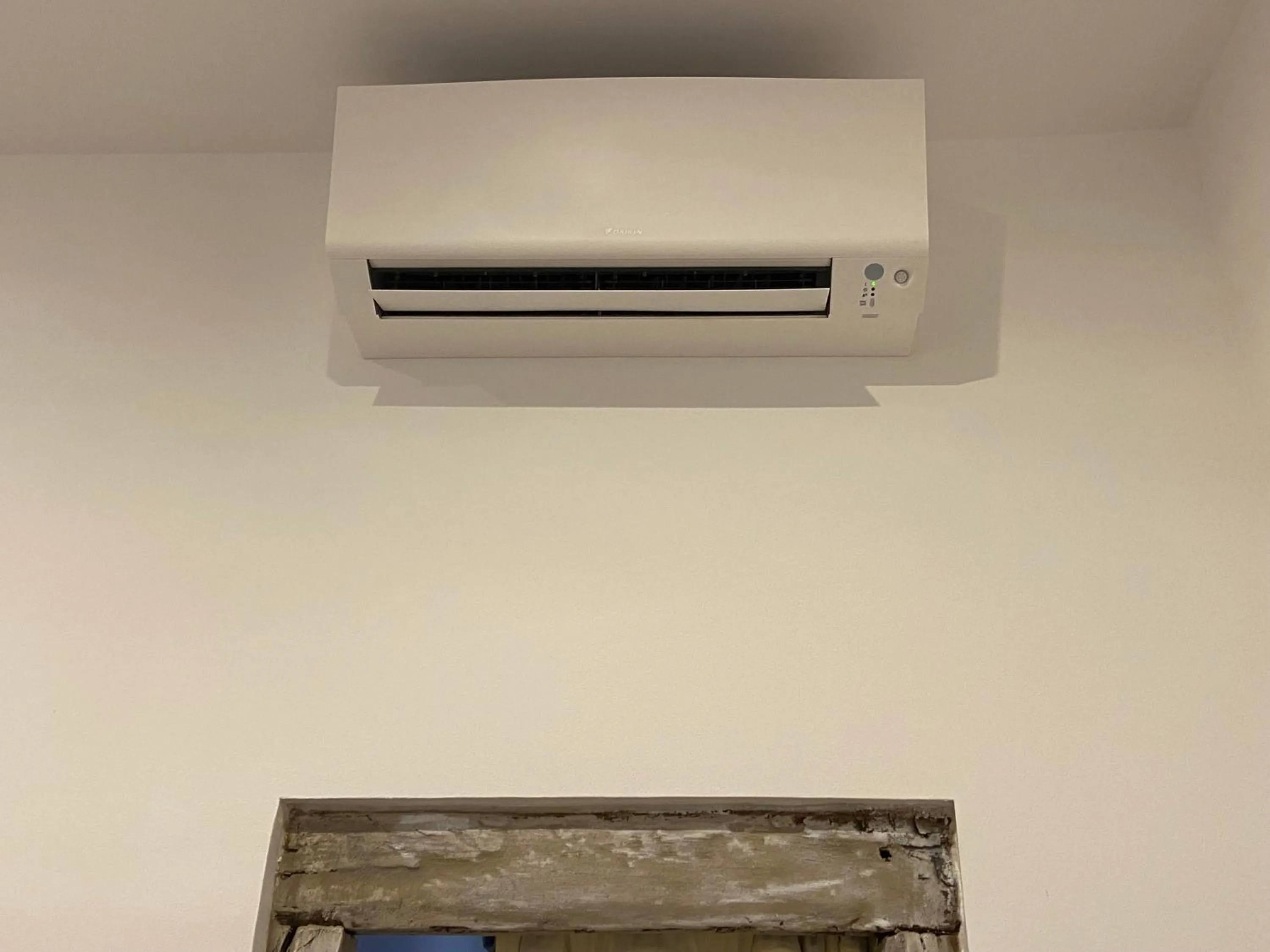 air conditioner in B&B du Couvent, chambre aux paons