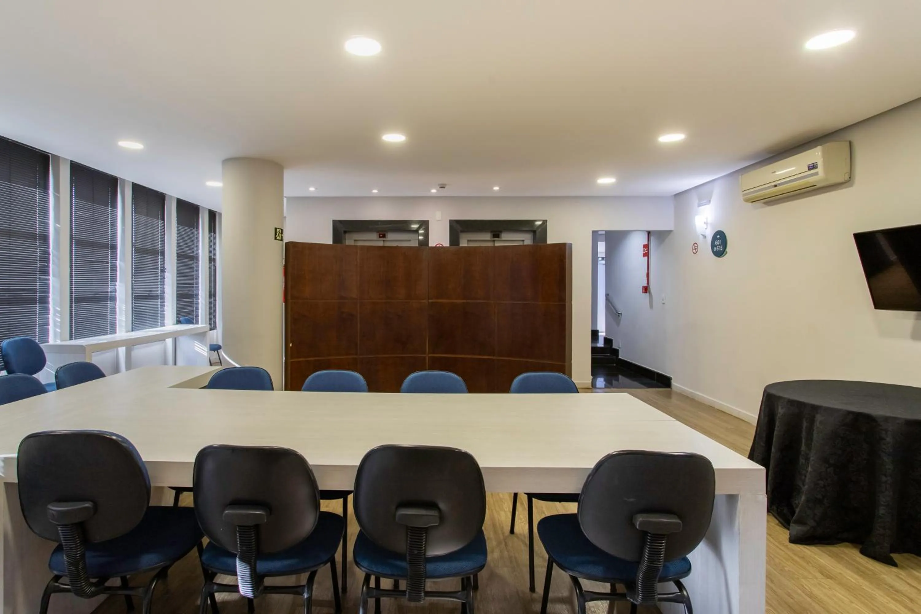 Meeting/conference room in Suntory Hotel