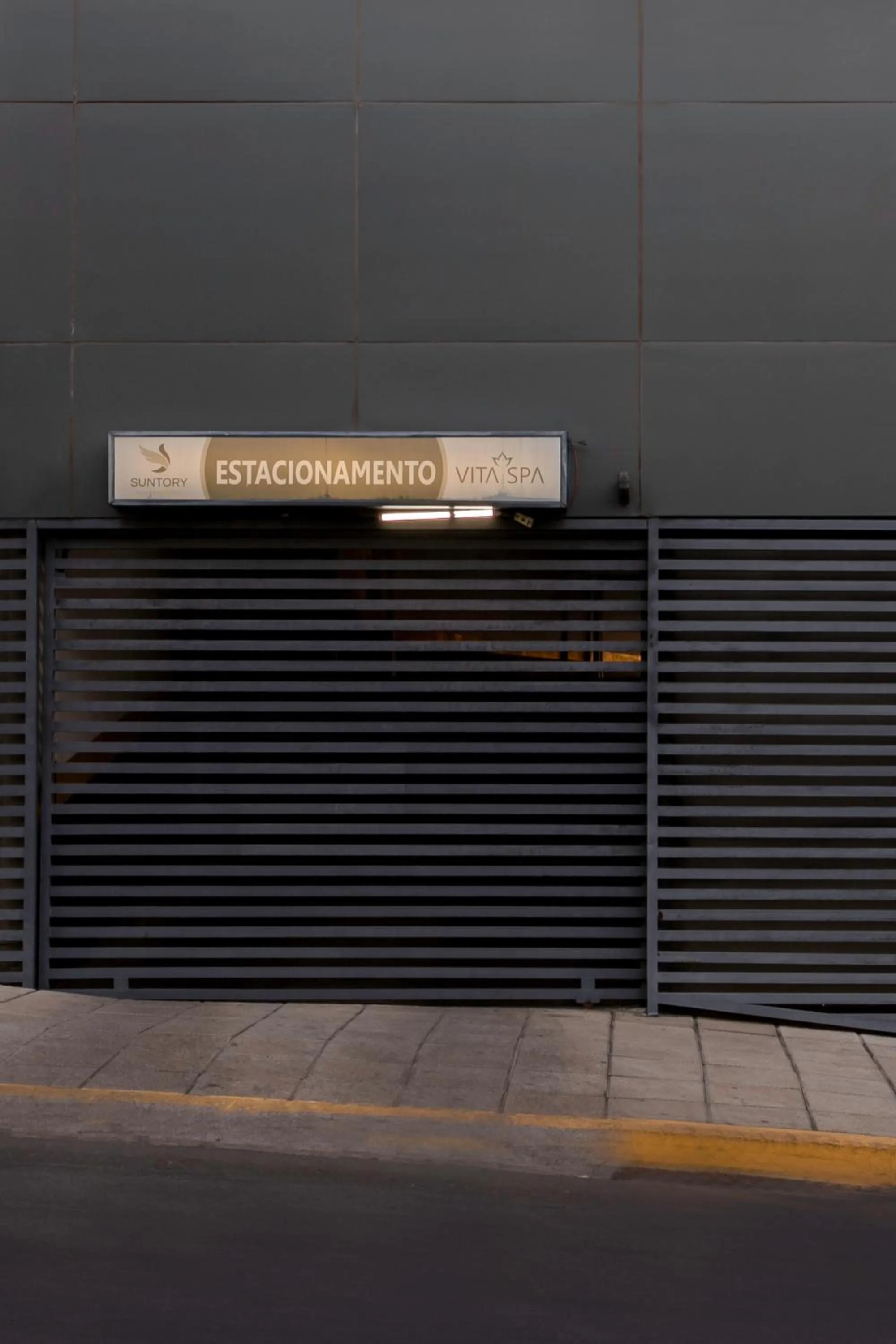 Parking in Suntory Hotel