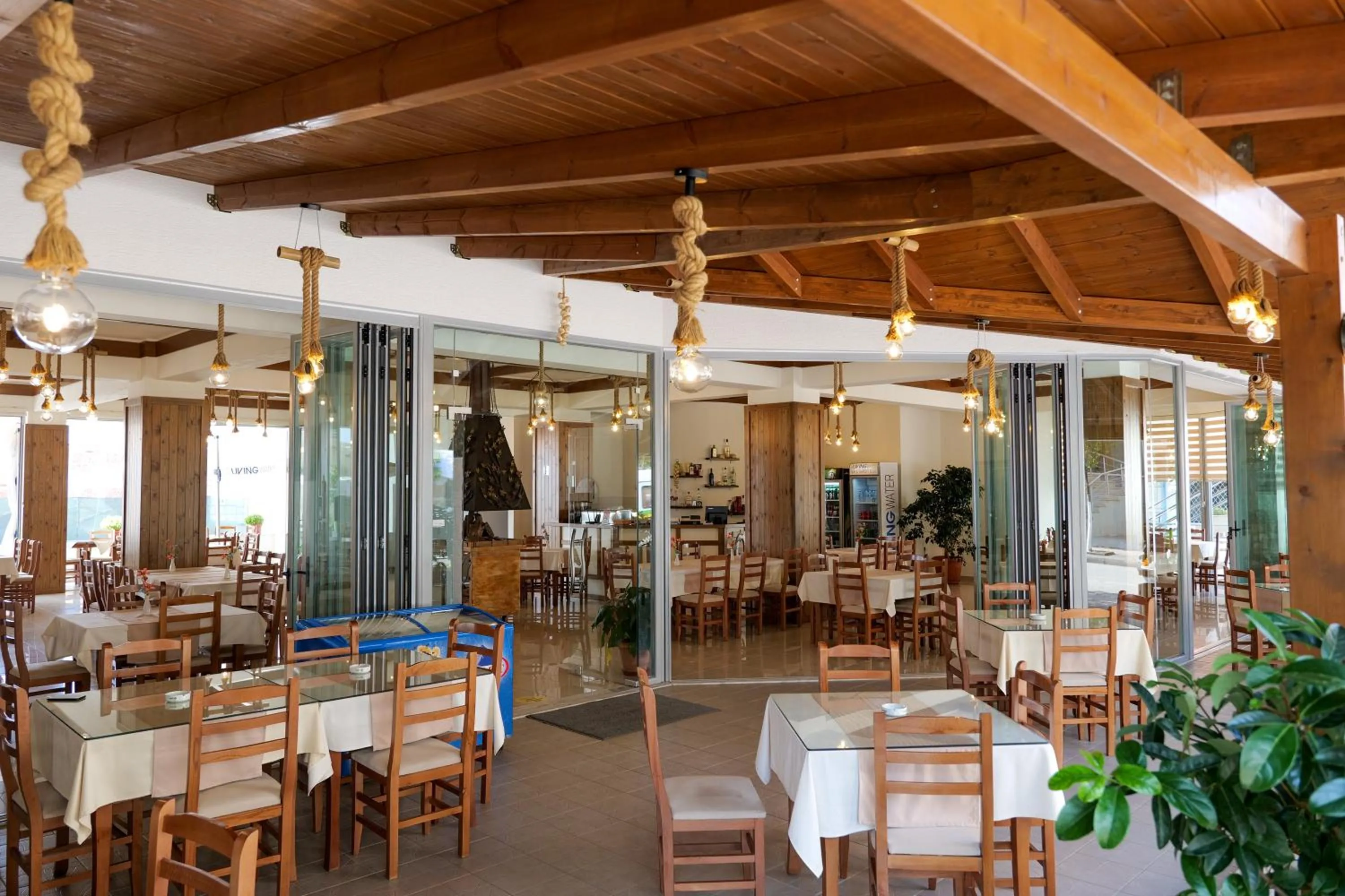 Restaurant/places to eat in Hotel Oxhaku