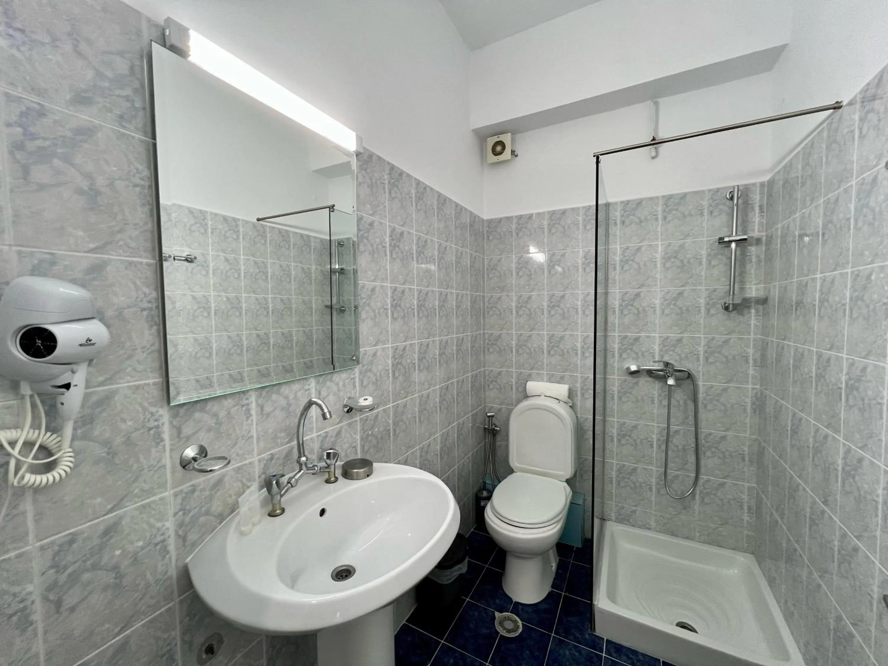Shower in Hotel Oxhaku