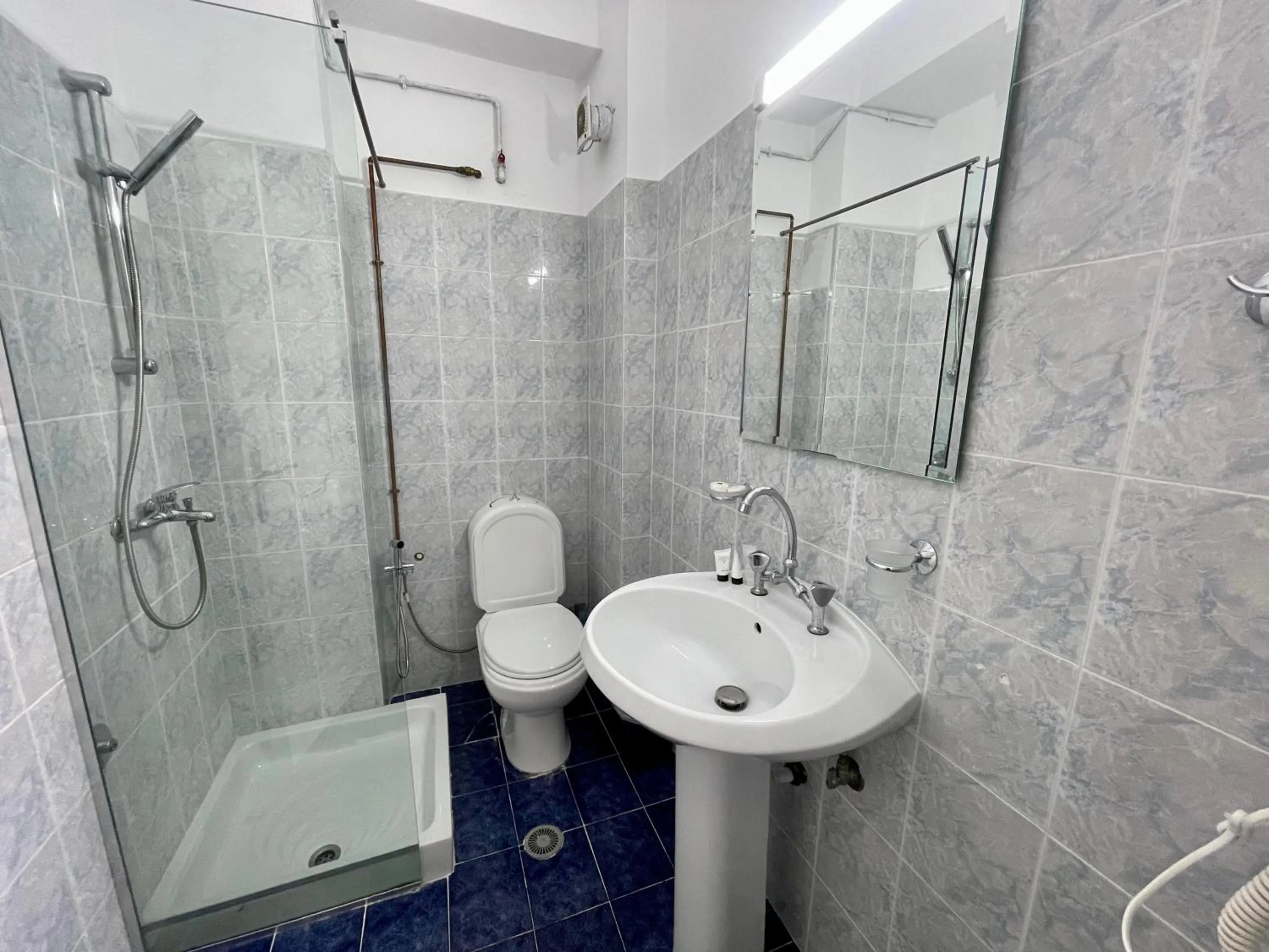 Shower in Hotel Oxhaku