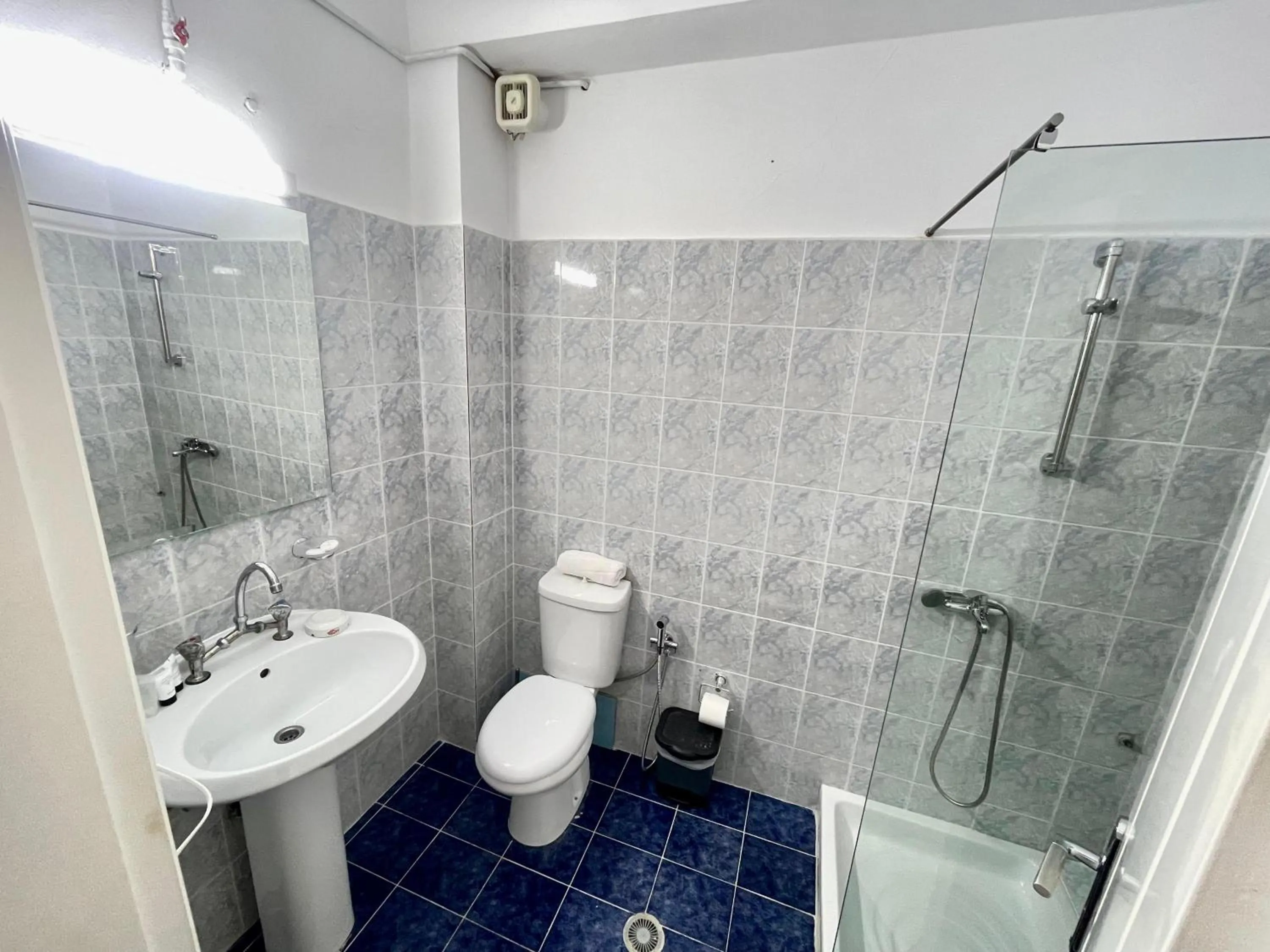 Shower in Hotel Oxhaku