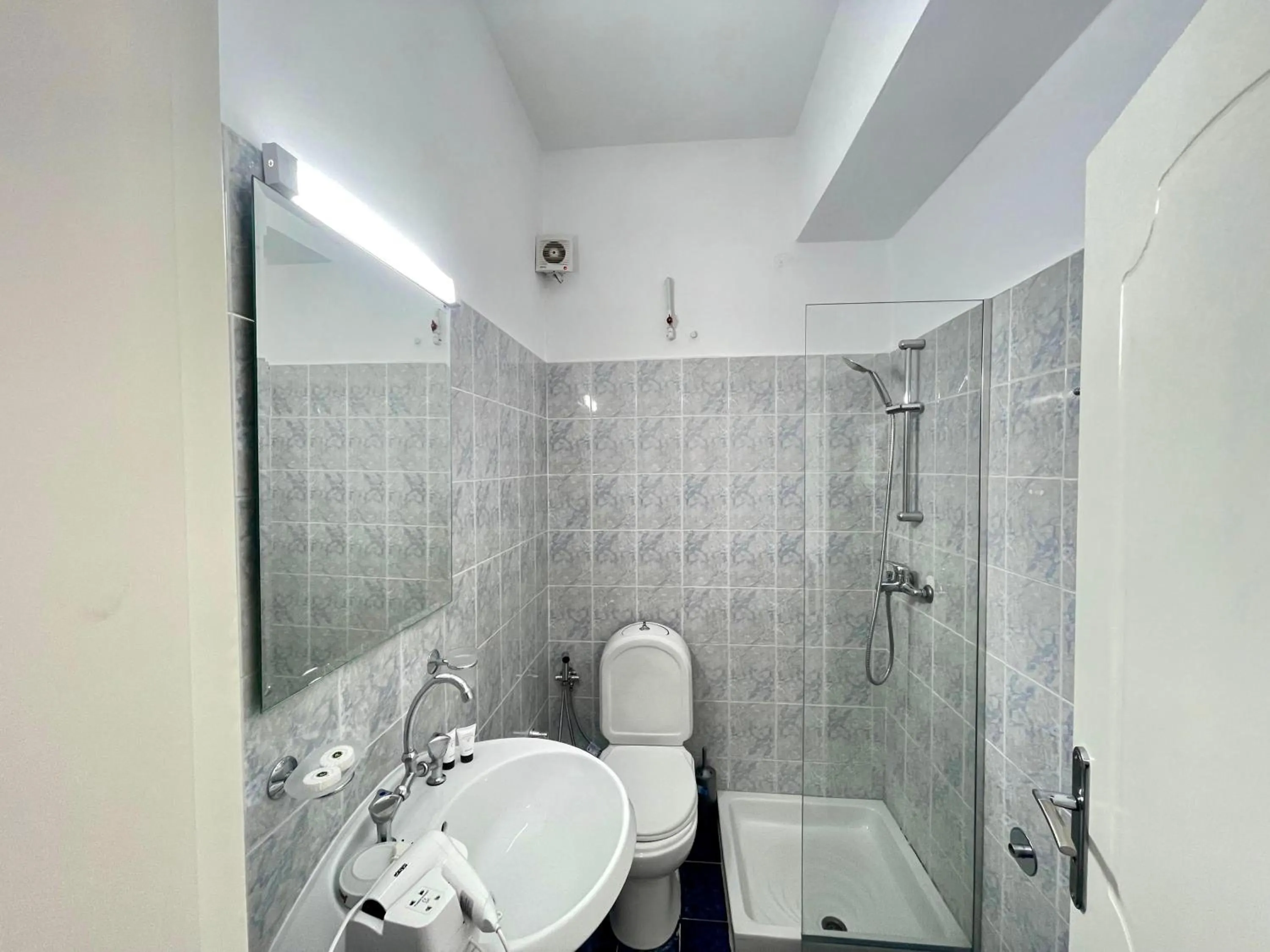 Shower in Hotel Oxhaku