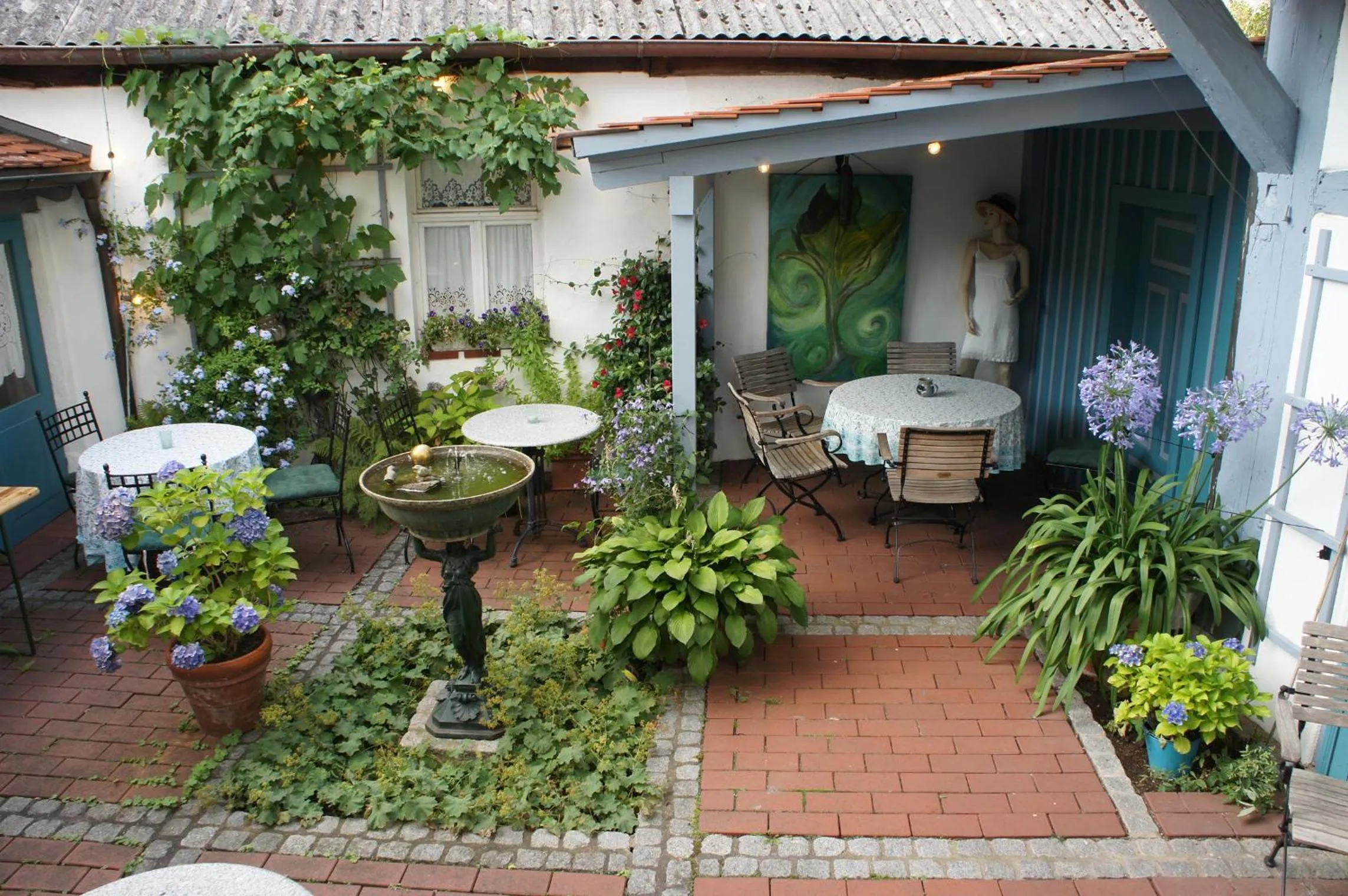Patio in Hotel Schwarzer Adler