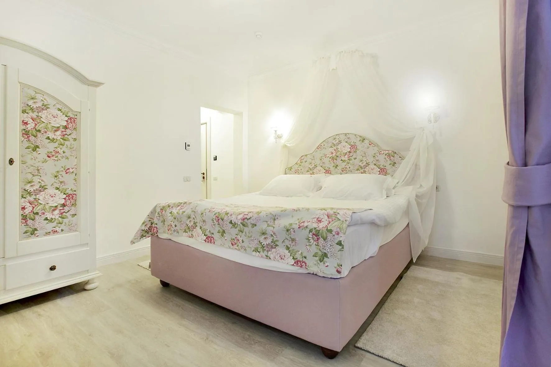 Photo of the whole room, Bed in Excelsior Boutique Hotel Sinaia