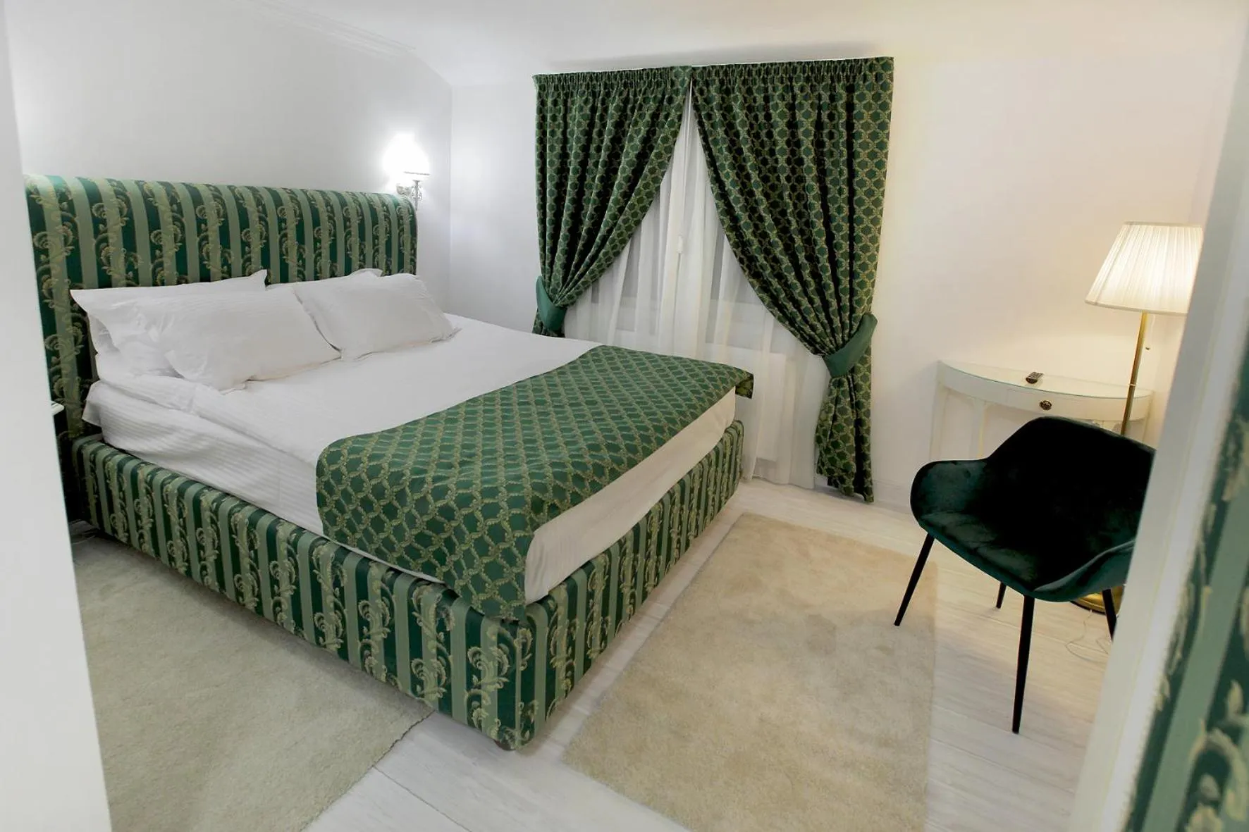 Photo of the whole room, Bed in Excelsior Boutique Hotel Sinaia