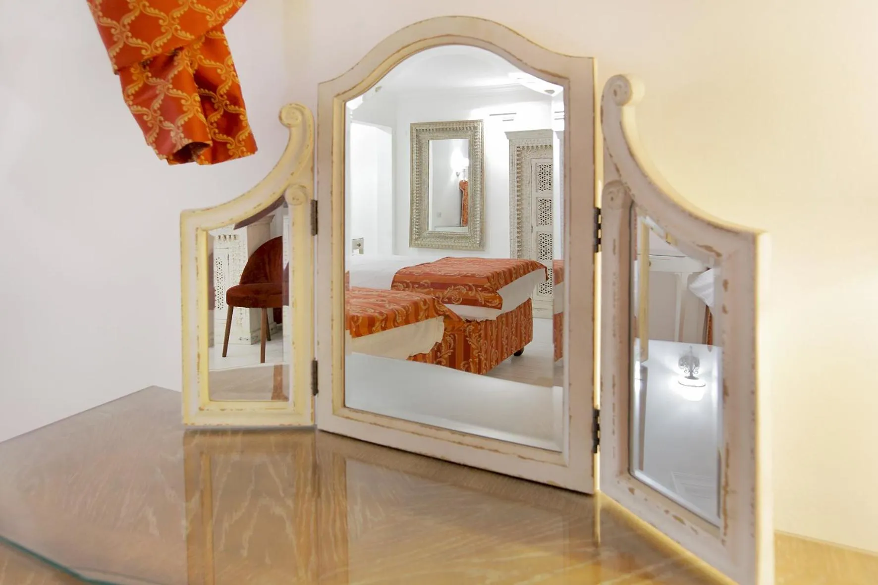 Photo of the whole room, Bed in Excelsior Boutique Hotel Sinaia