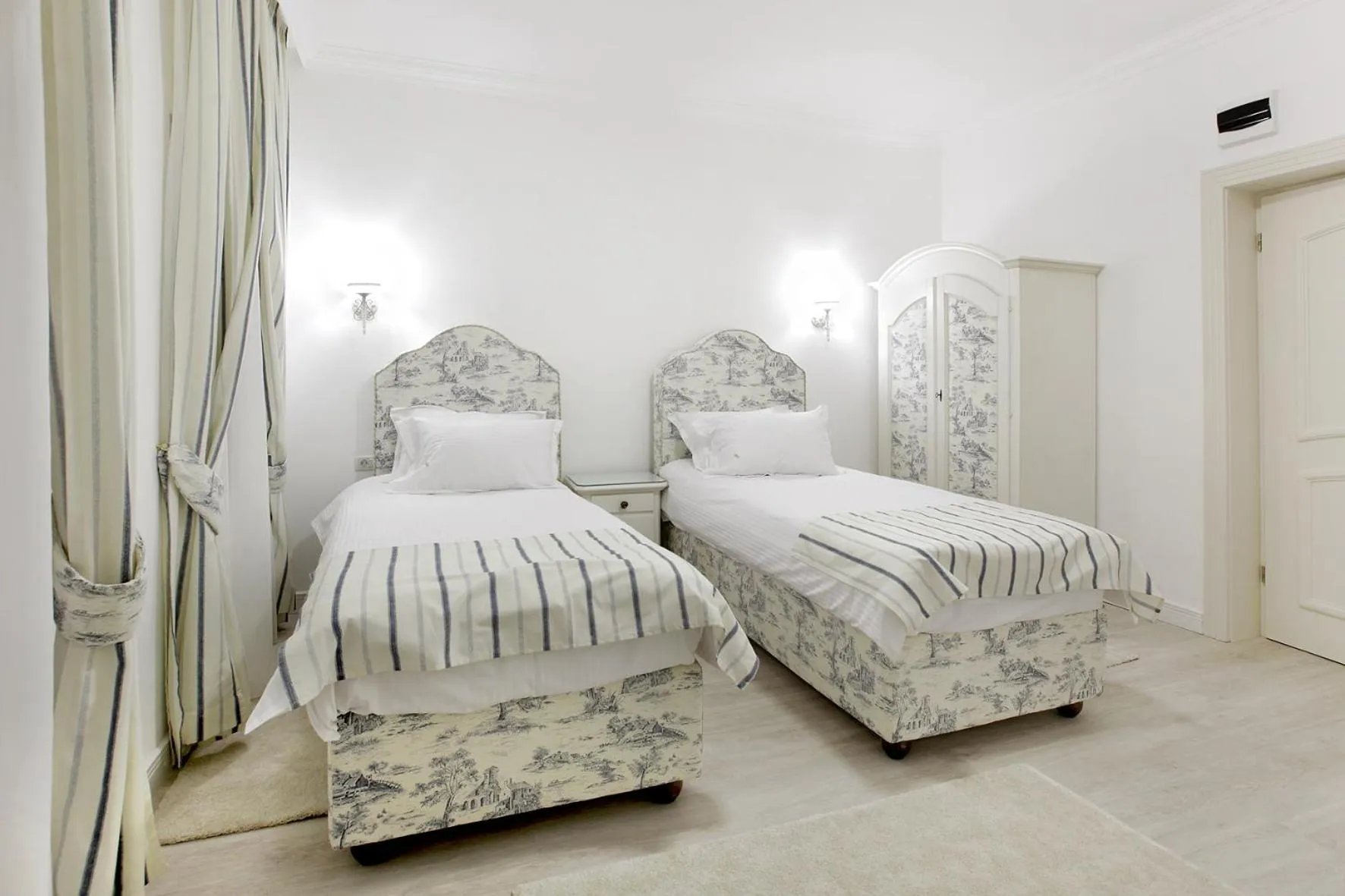 Photo of the whole room, Bed in Excelsior Boutique Hotel Sinaia