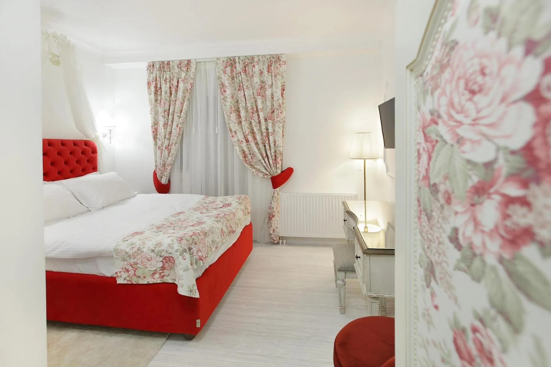 Photo of the whole room, Bed in Excelsior Boutique Hotel Sinaia