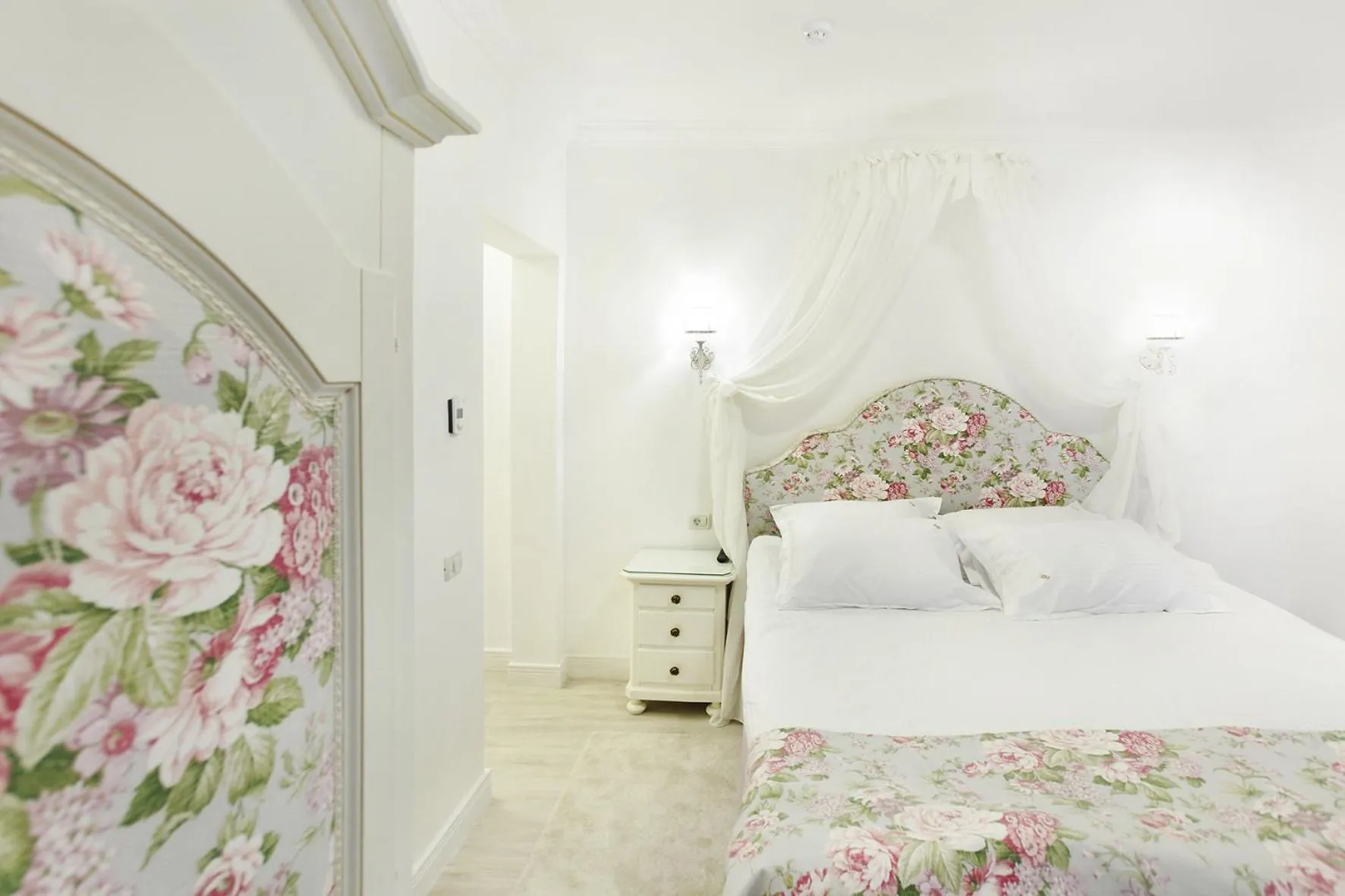 Photo of the whole room, Bed in Excelsior Boutique Hotel Sinaia