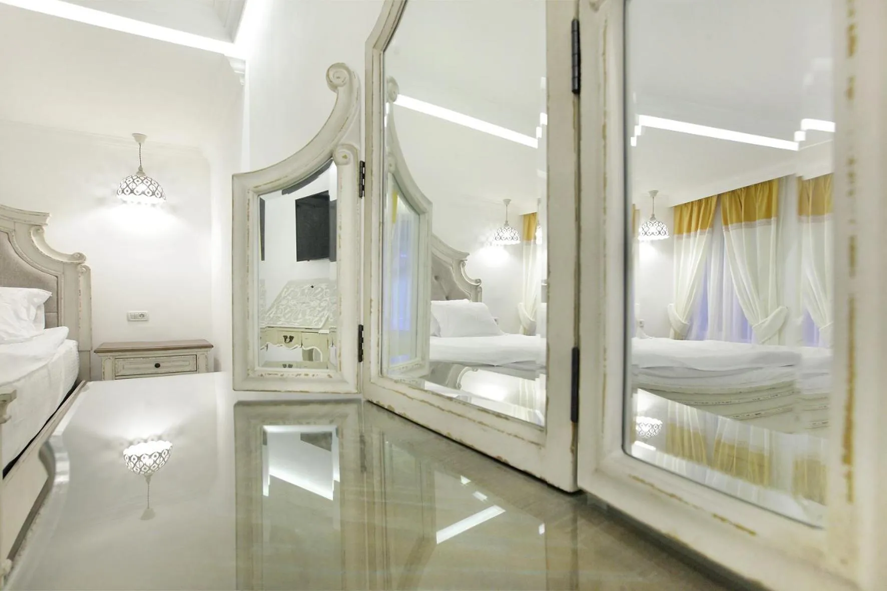 Photo of the whole room, Bed in Excelsior Boutique Hotel Sinaia