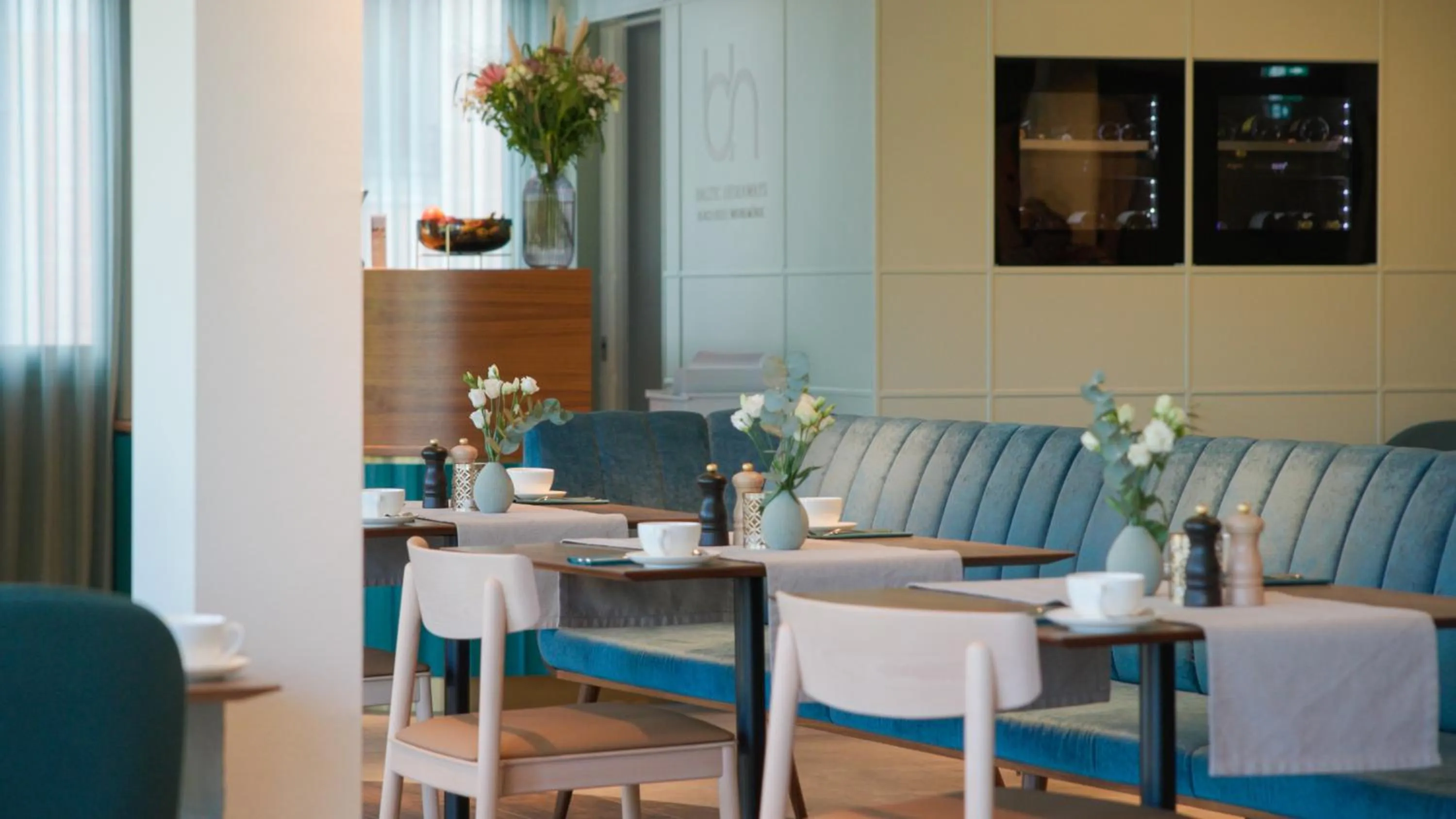 Lounge or bar in Baltic Hideaways Beach Hotel Warnemünde