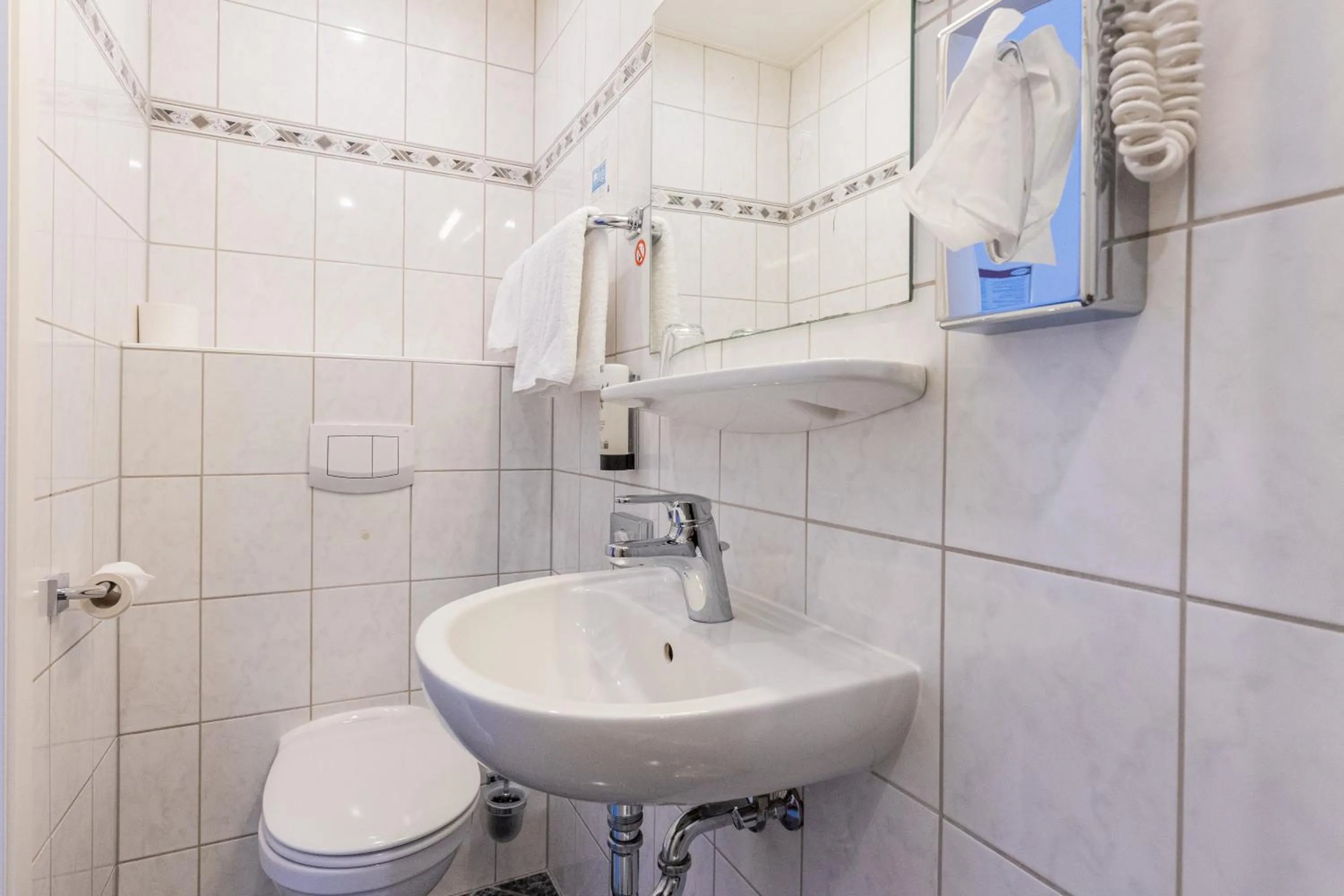 Toilet in Hotel West an der Bockenheimer Warte