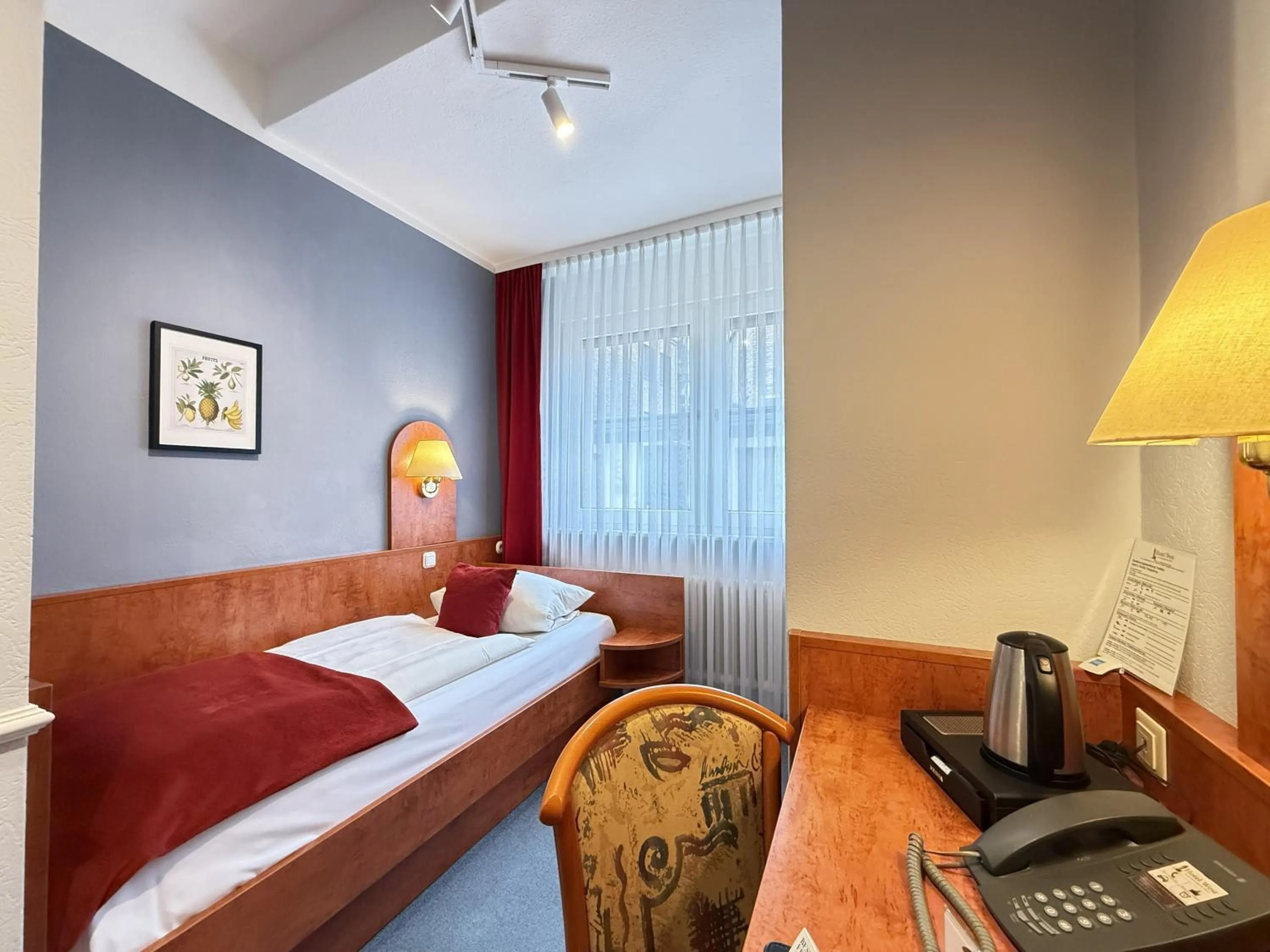 Bed in Hotel West an der Bockenheimer Warte