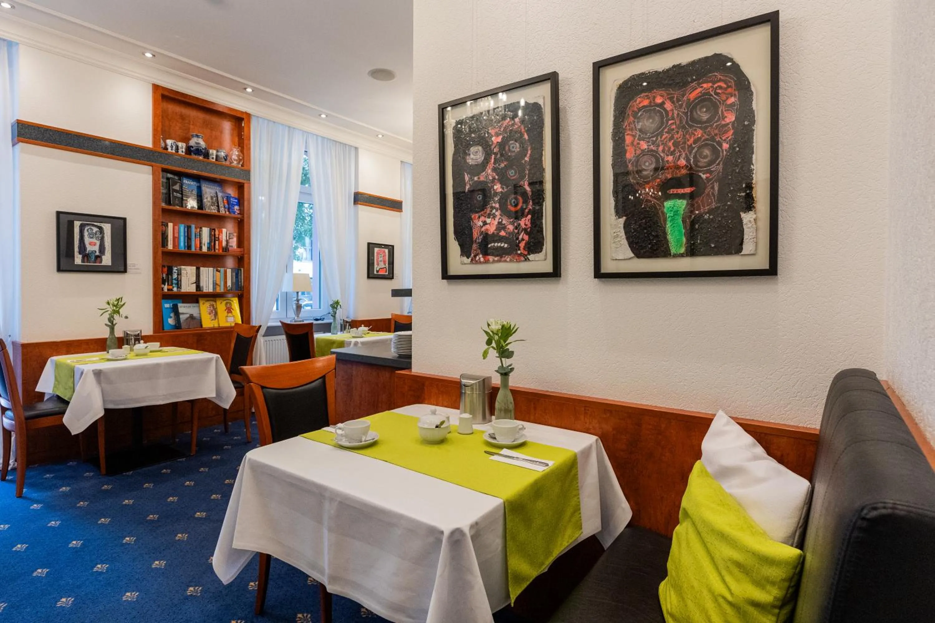 Restaurant/places to eat in Hotel West an der Bockenheimer Warte