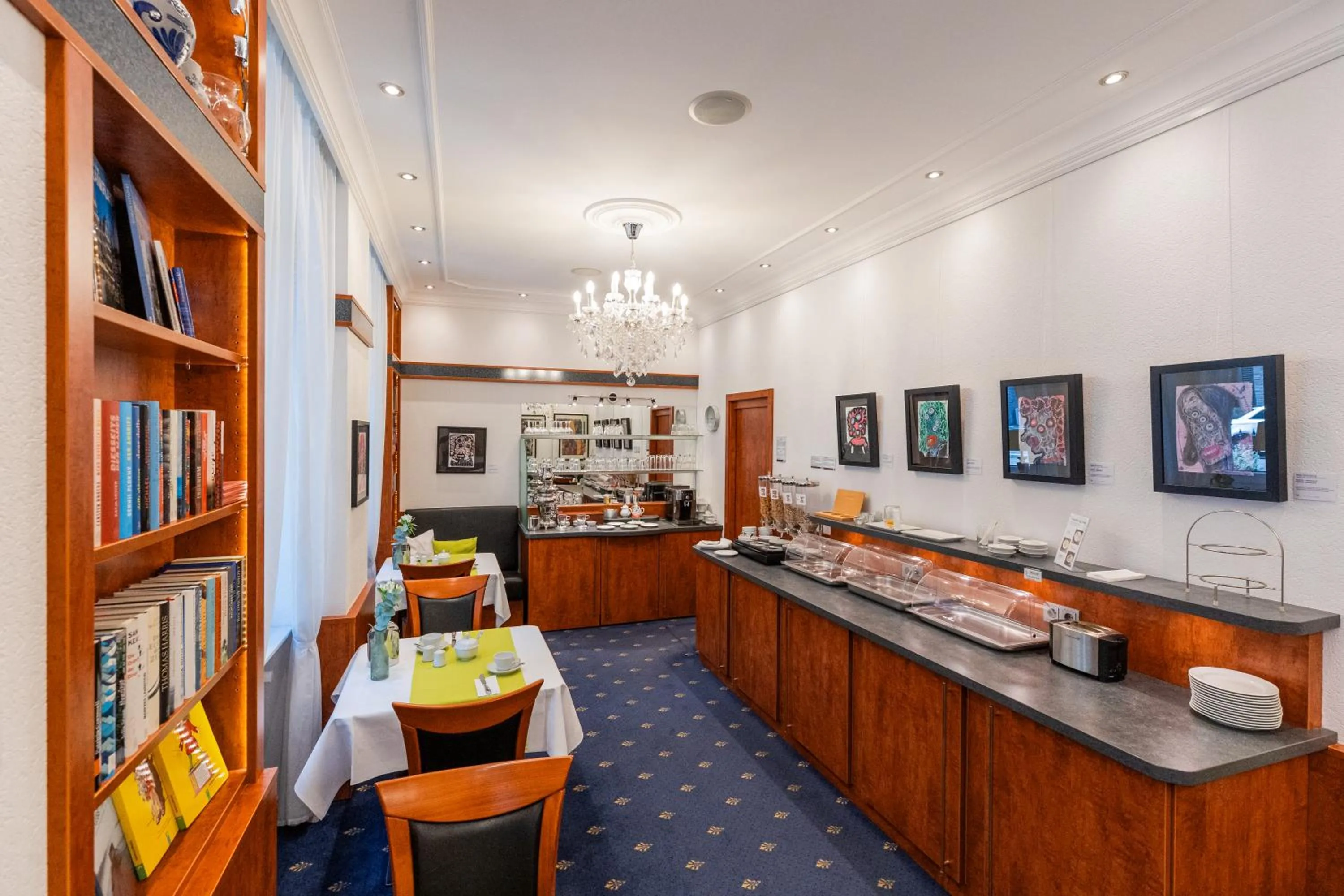 Restaurant/places to eat in Hotel West an der Bockenheimer Warte