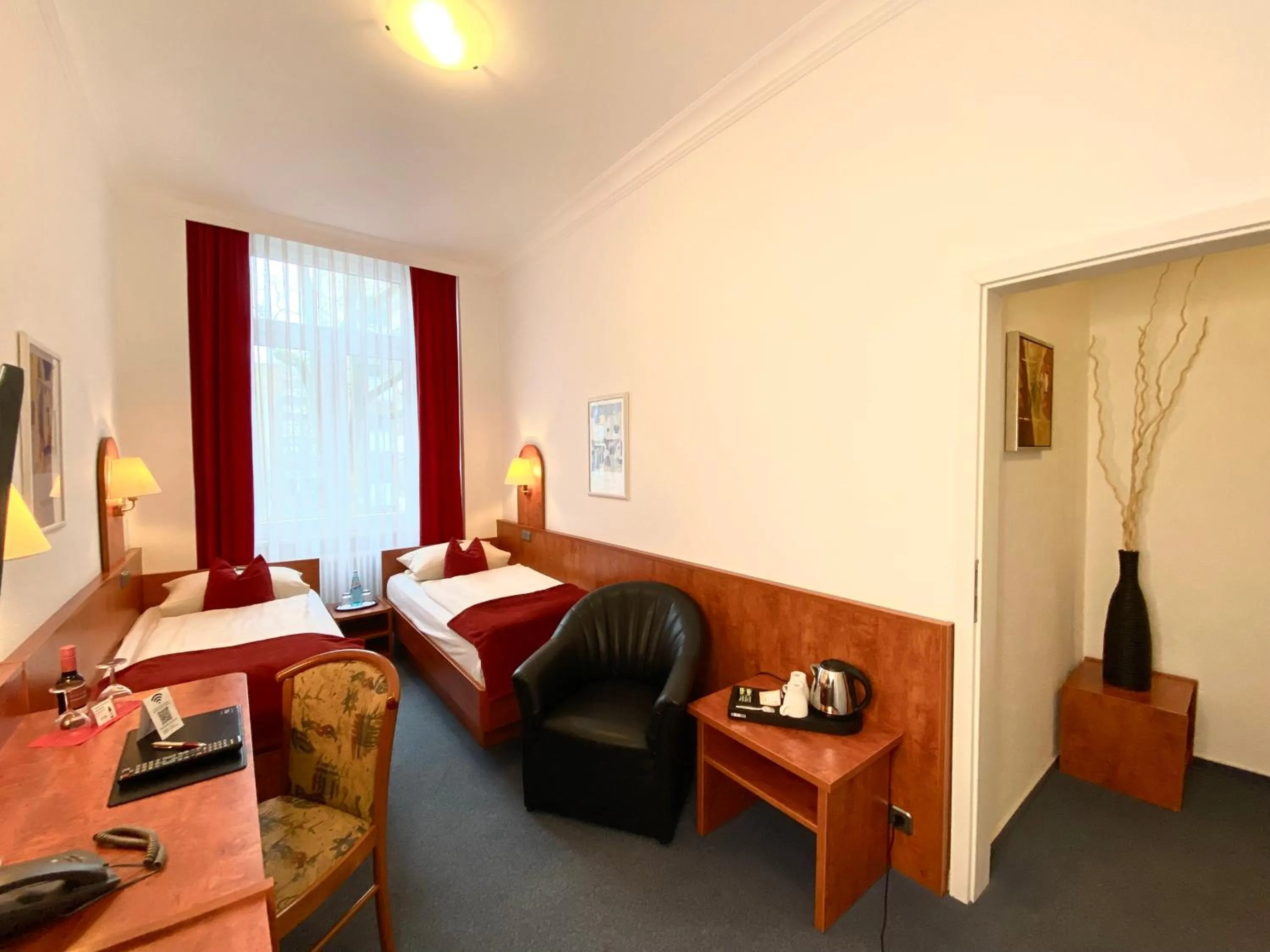 Economy Twin Room in Hotel West an der Bockenheimer Warte