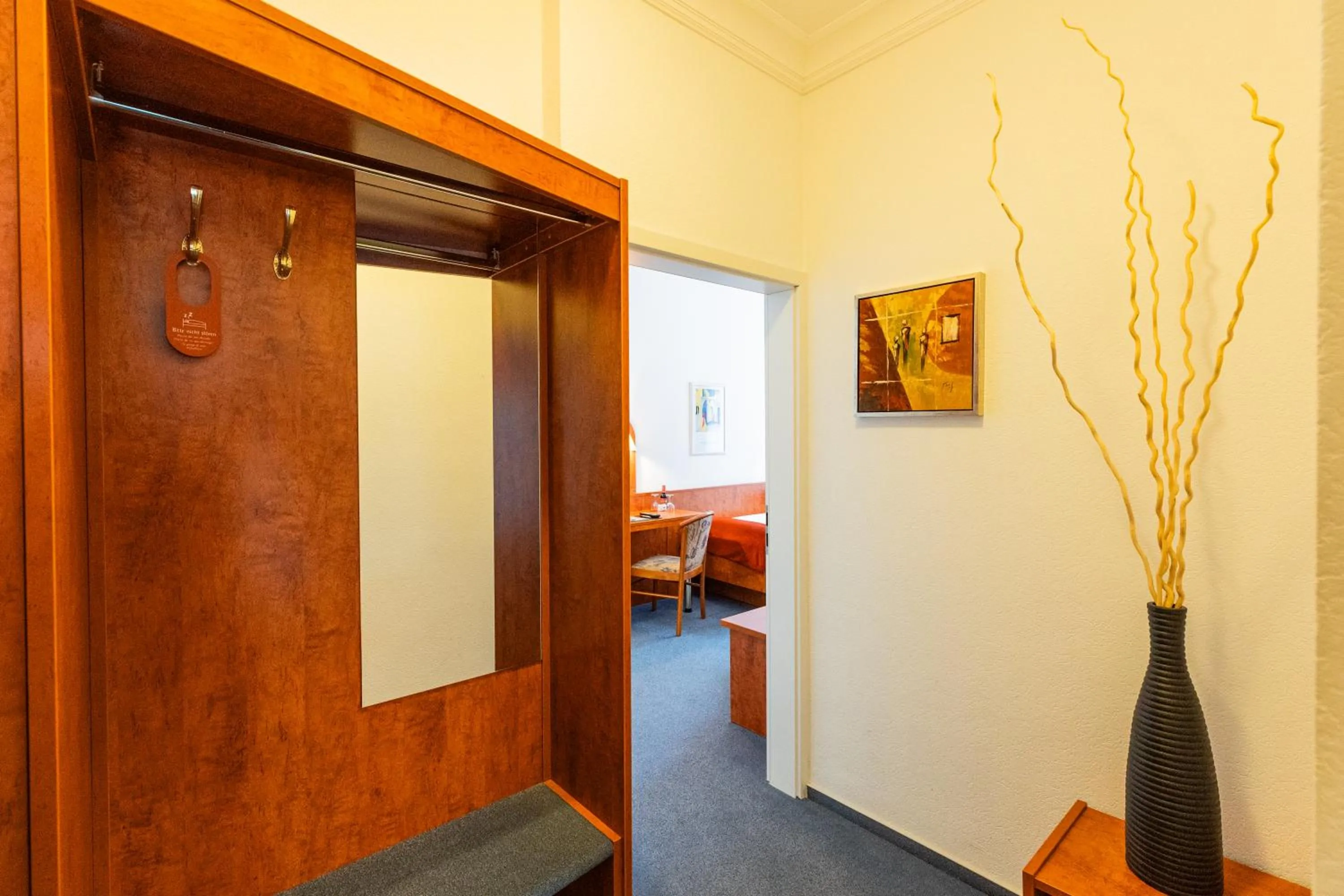 wardrobe in Hotel West an der Bockenheimer Warte