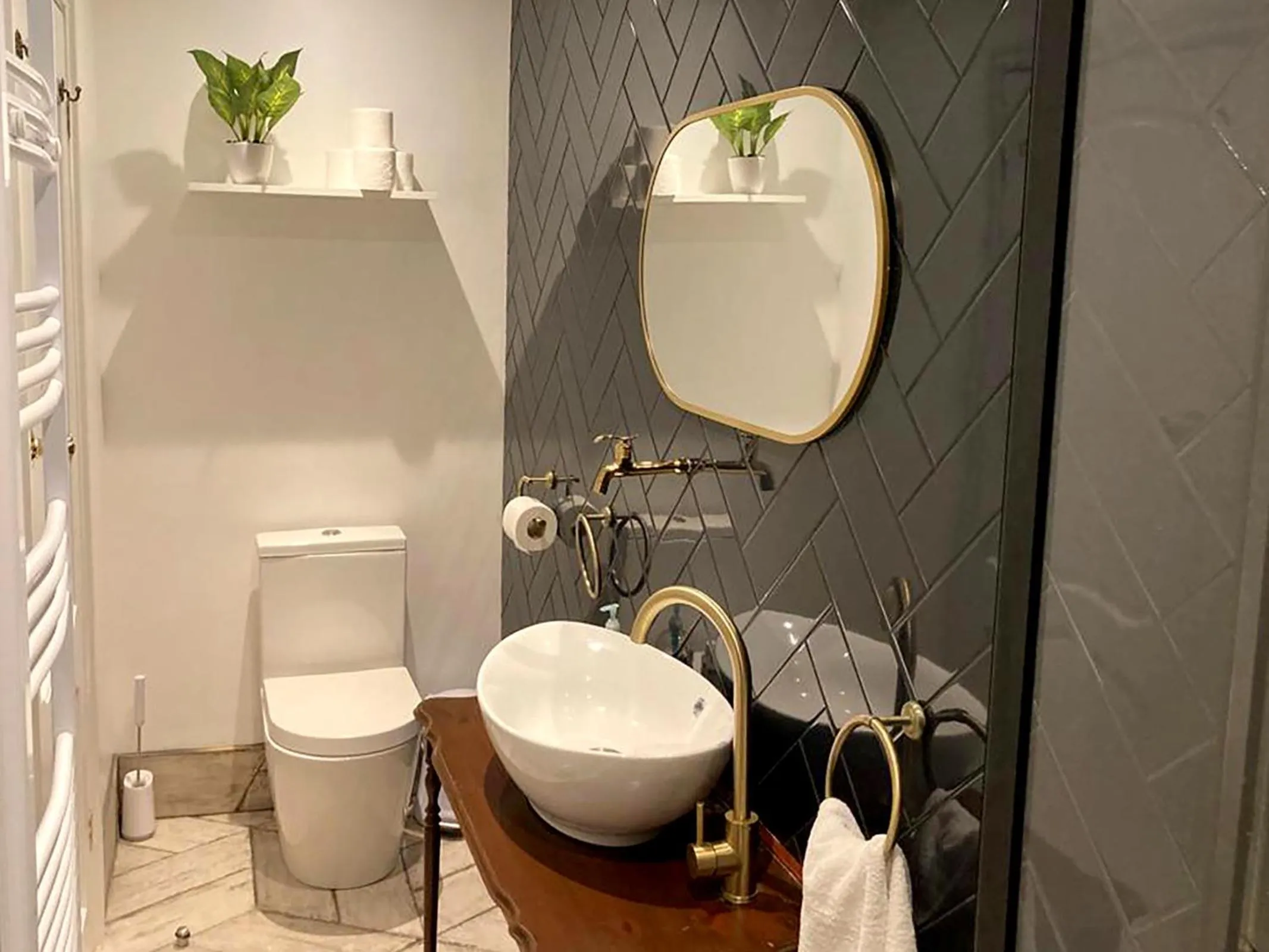 Bathroom in 15 Grosvenor