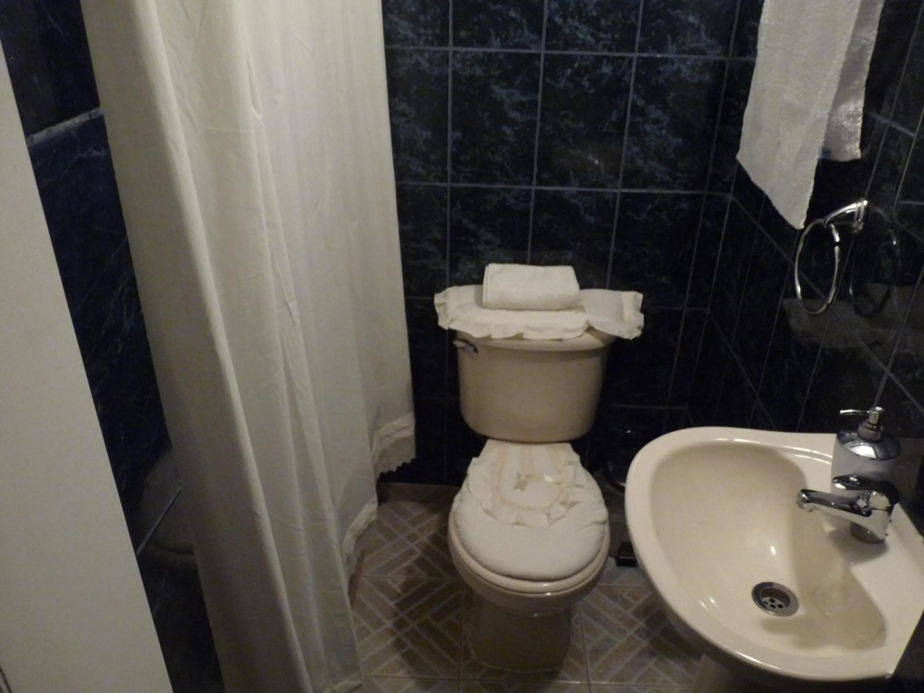 Bathroom in Hostal Desert
