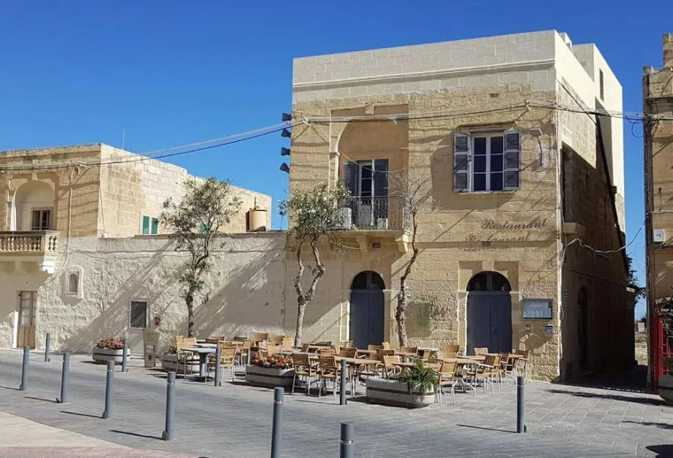 Restaurant/places to eat in Tal-Barun Farmhouse
