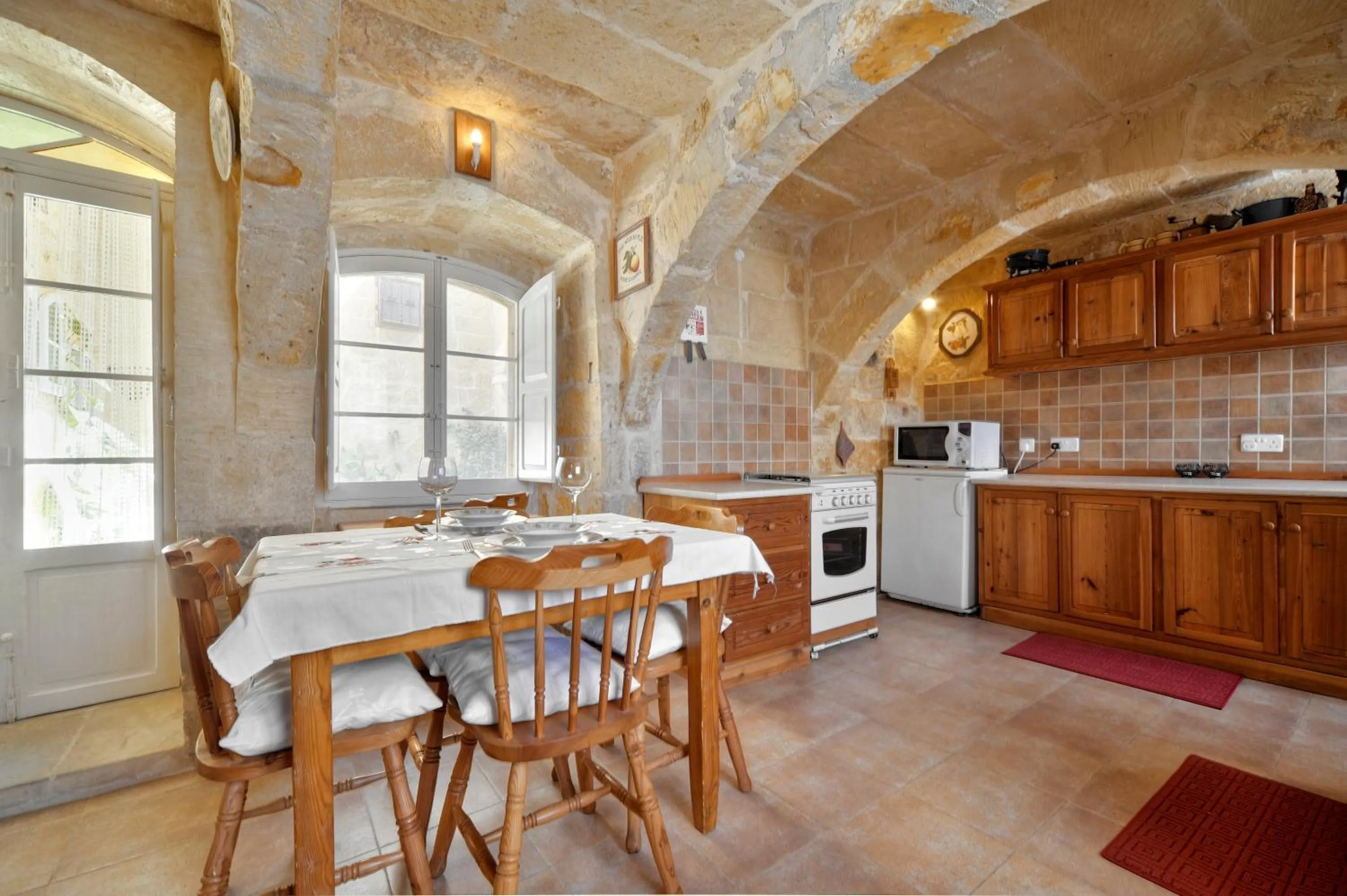 Kitchen or kitchenette in Tal-Barun Farmhouse