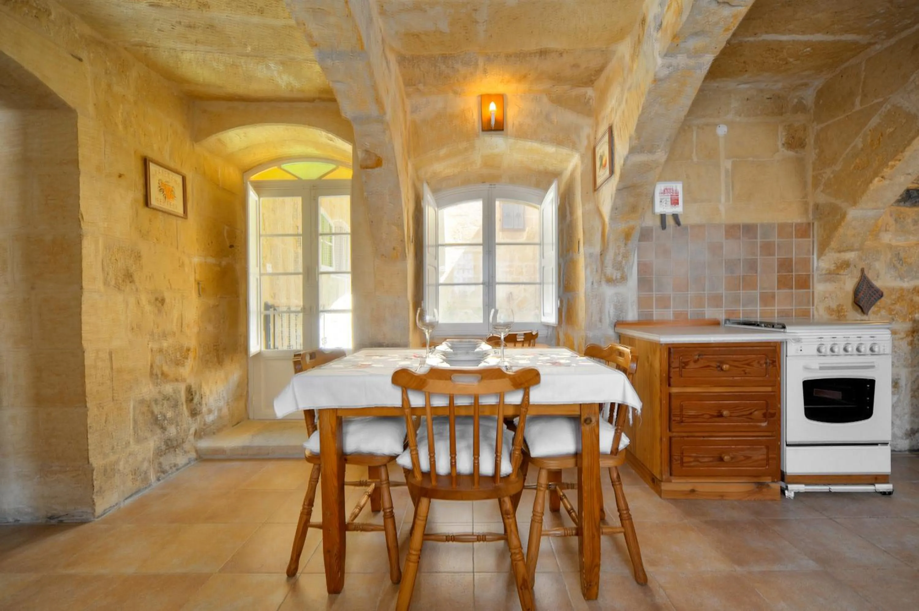 Kitchen or kitchenette in Tal-Barun Farmhouse