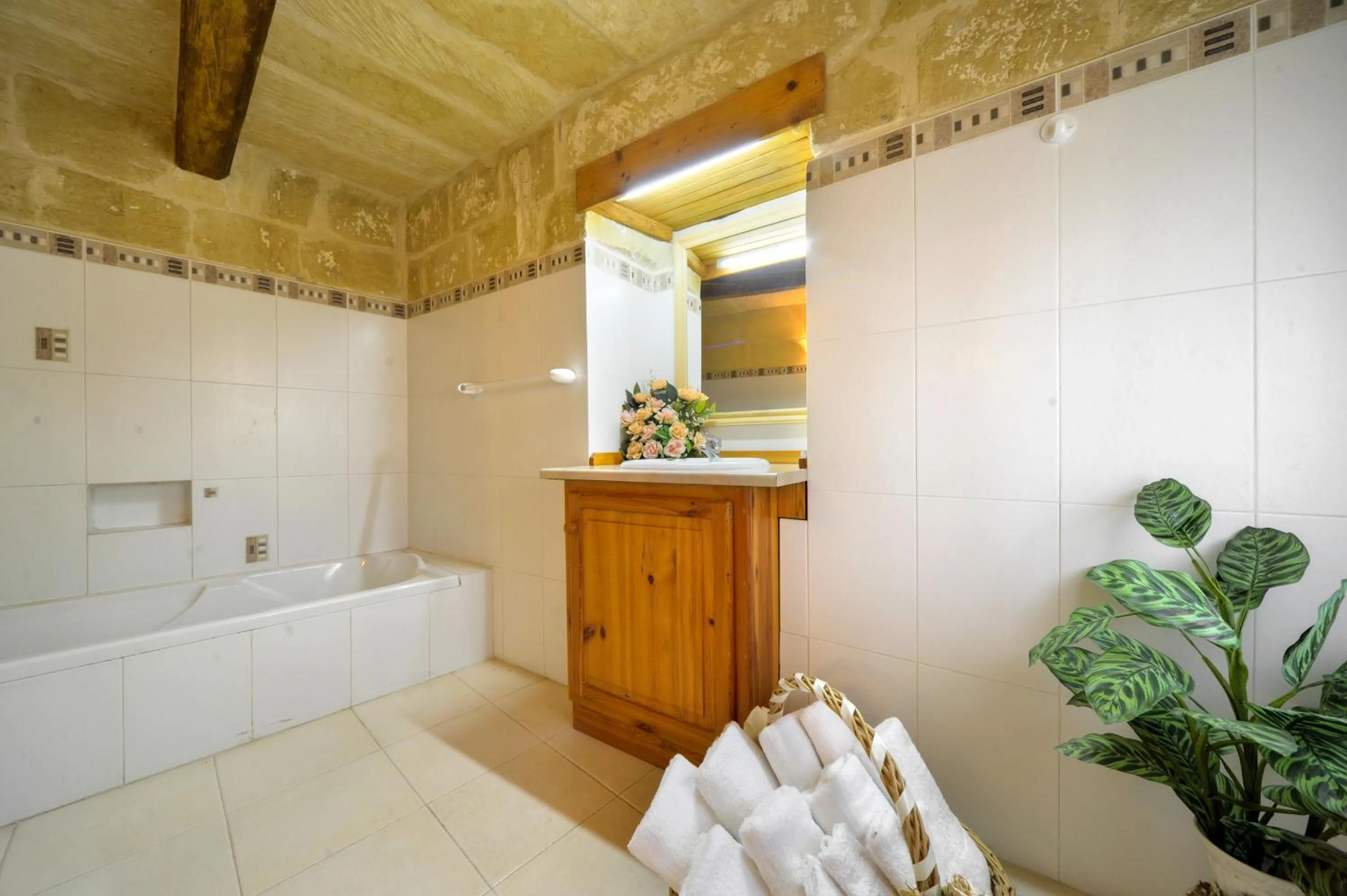 Bathroom in Tal-Barun Farmhouse