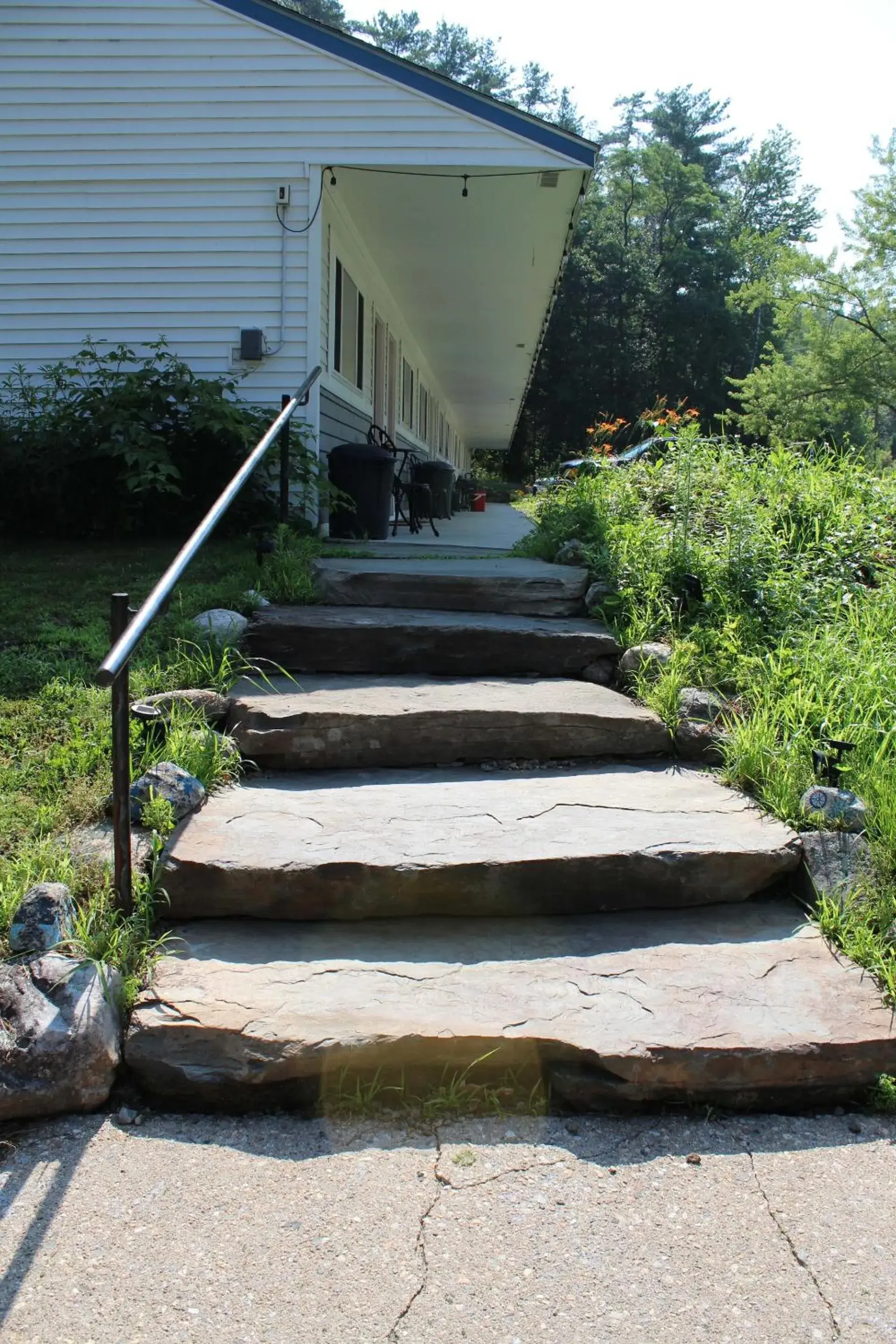 Property building in Yankee Trail Motel Property building in Yankee Trail Motel