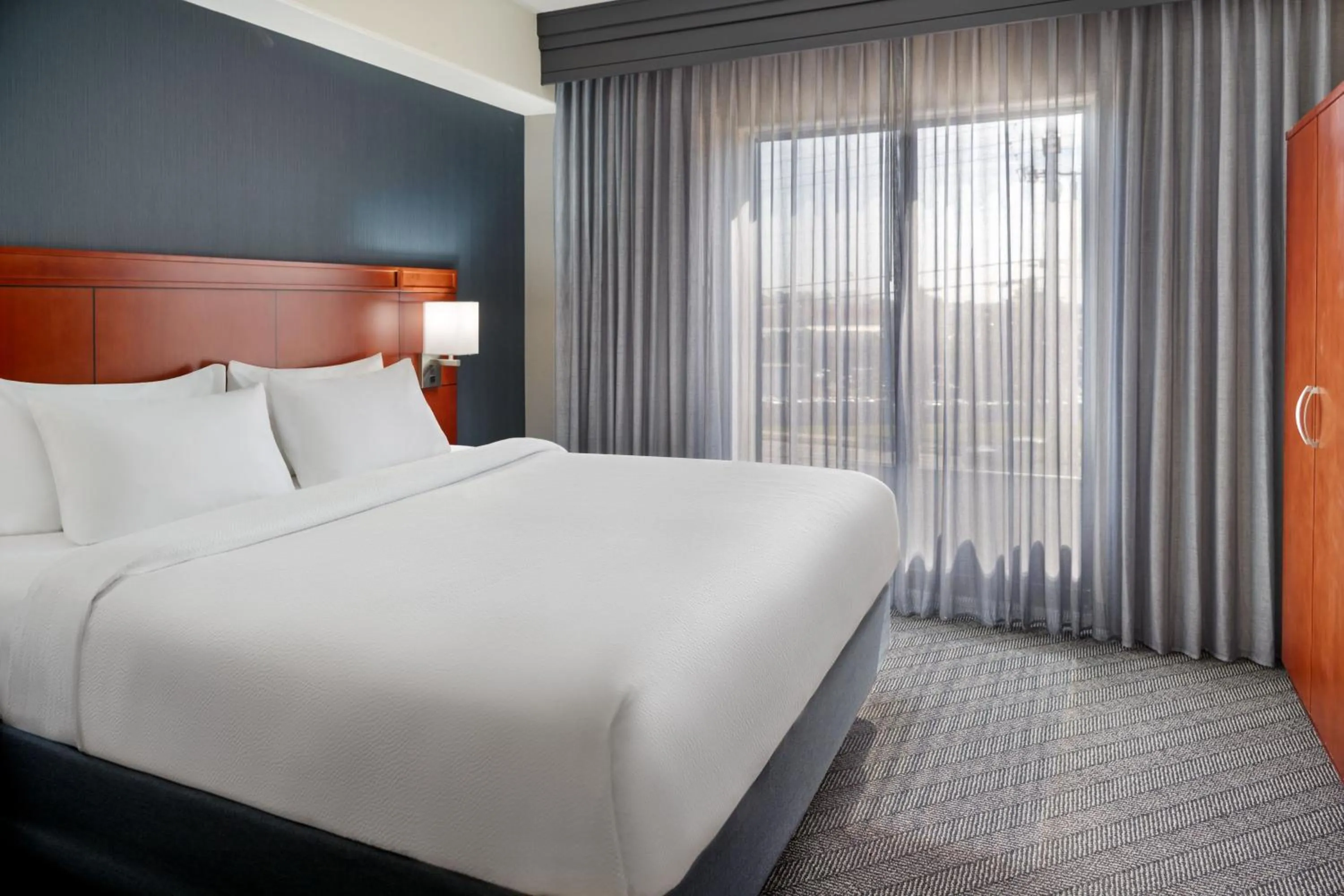 Bedroom, Bed in Courtyard by Marriott Atlanta Conyers