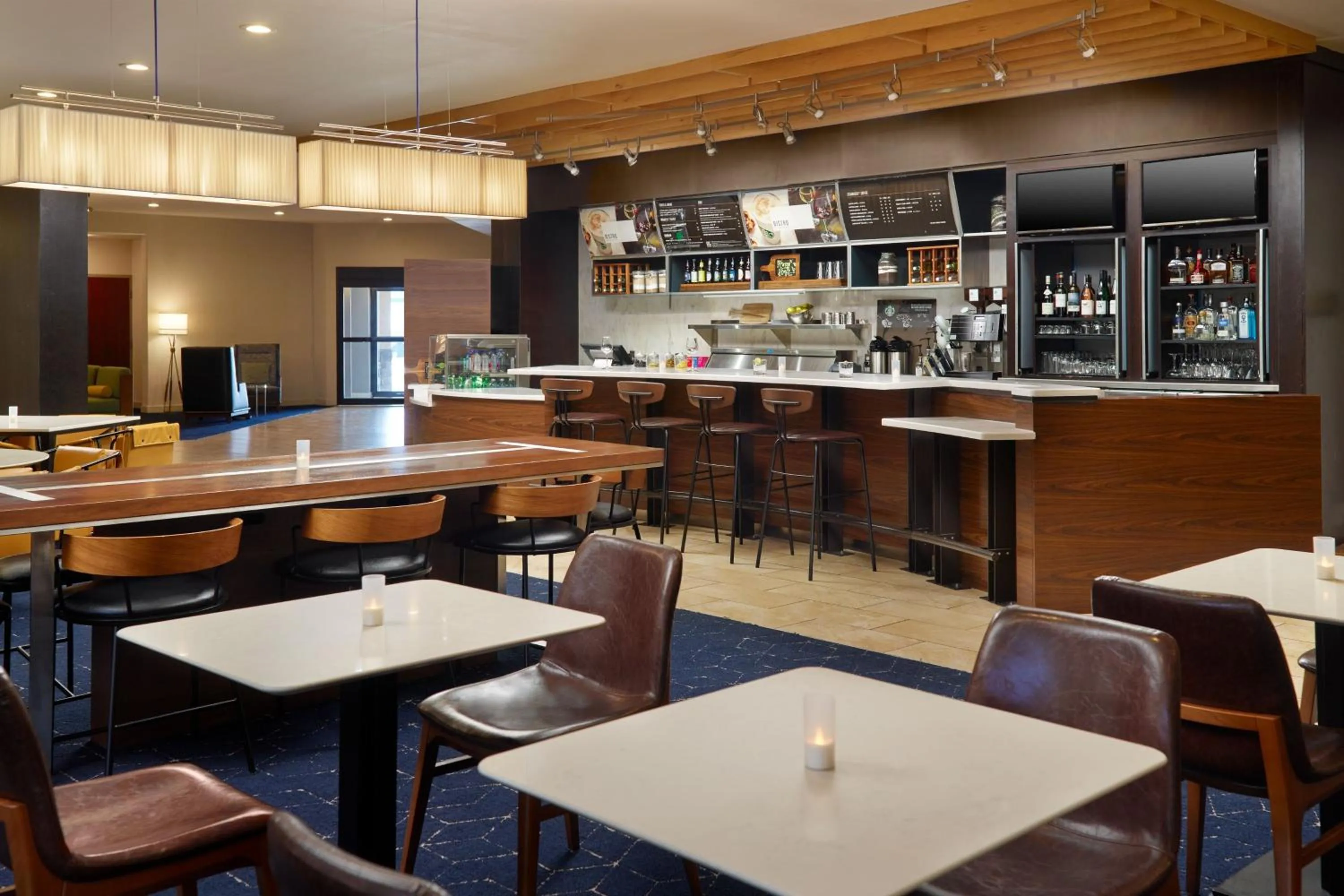 Lounge or bar in Courtyard by Marriott Atlanta Conyers