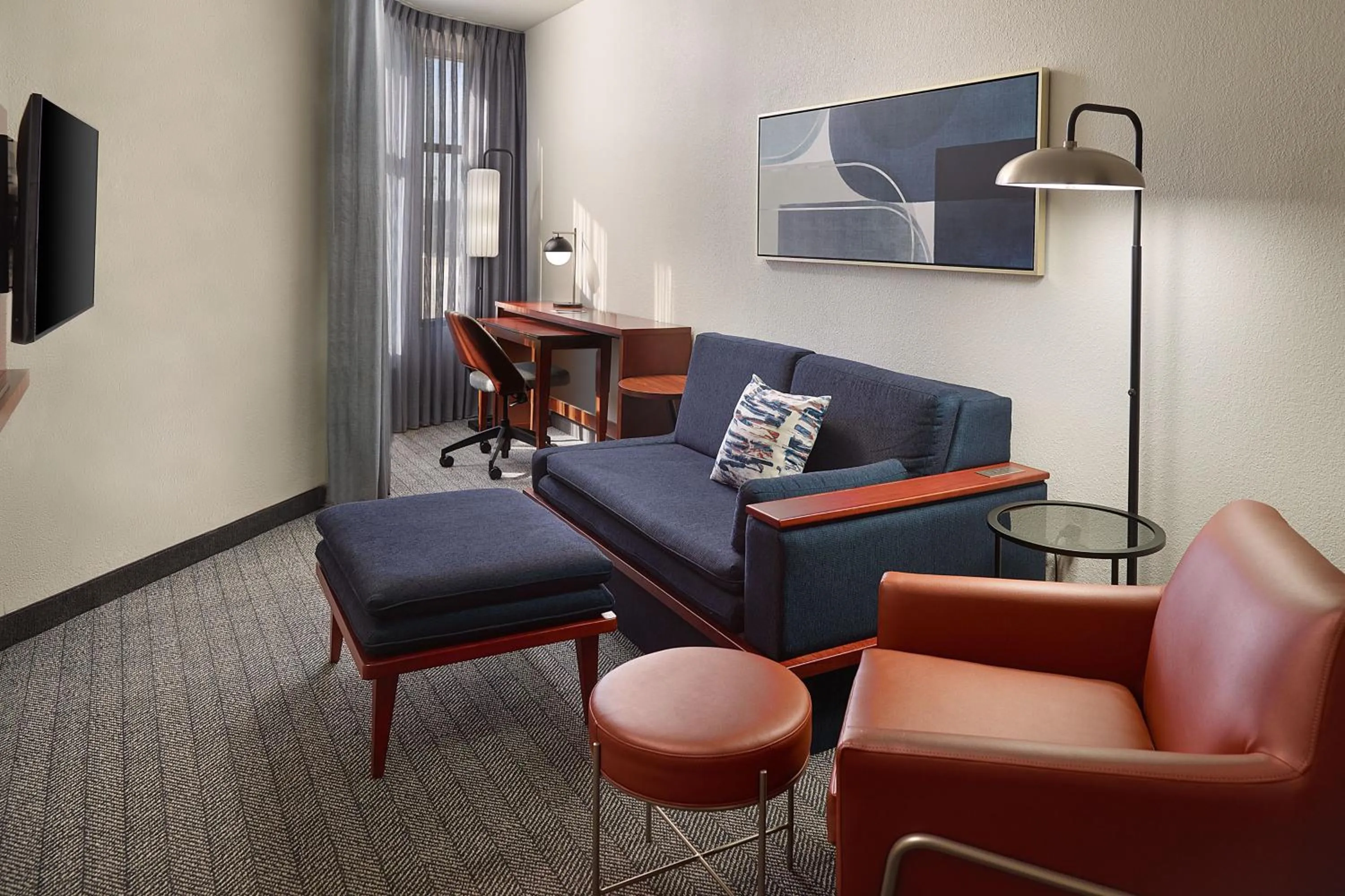 Living room in Courtyard by Marriott Atlanta Conyers